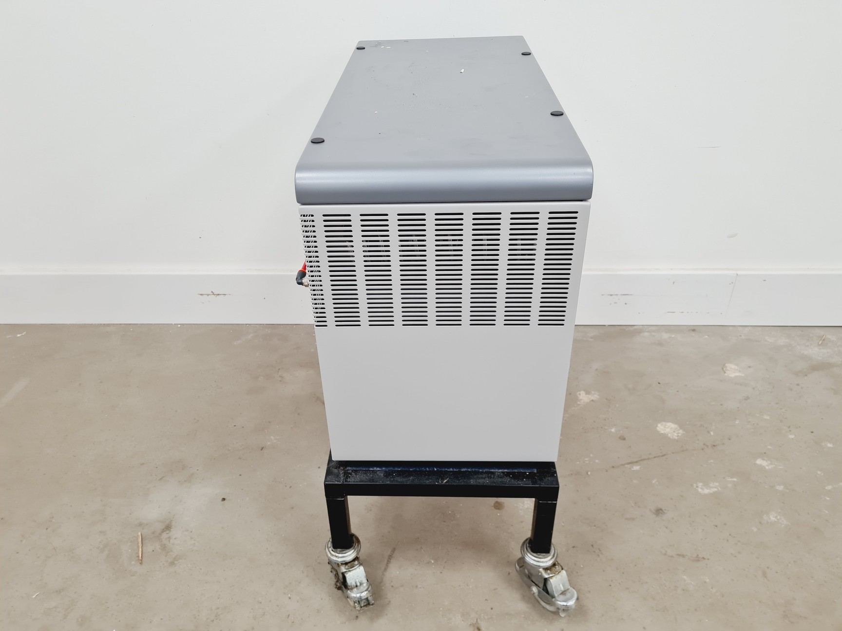 Image of Rigaku FR-E+ SuperBright Ultrahigh-intensity Microfocus Rotating Anode X-Ray S/R