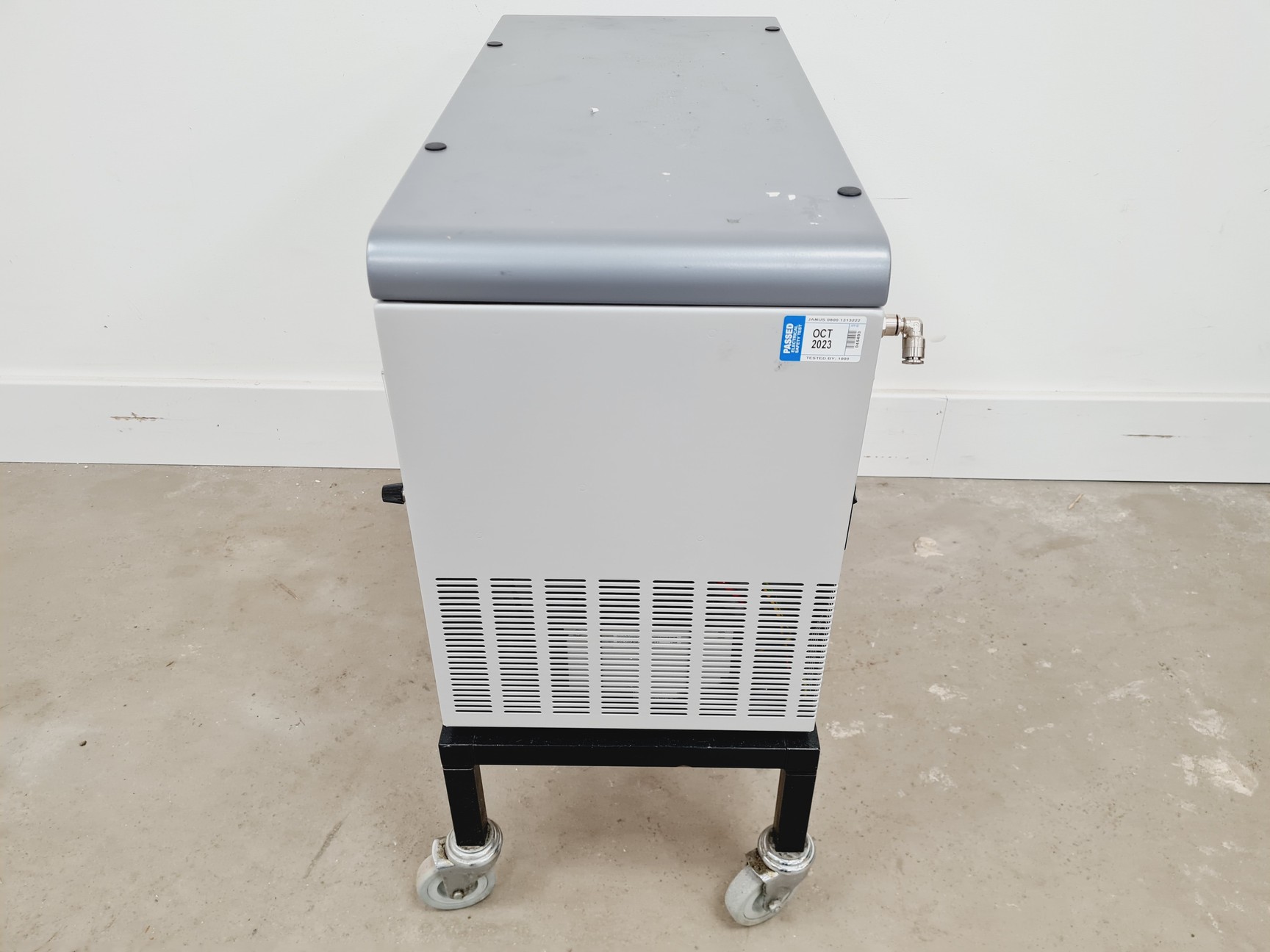 Image of Rigaku FR-E+ SuperBright Ultrahigh-intensity Microfocus Rotating Anode X-Ray S/R
