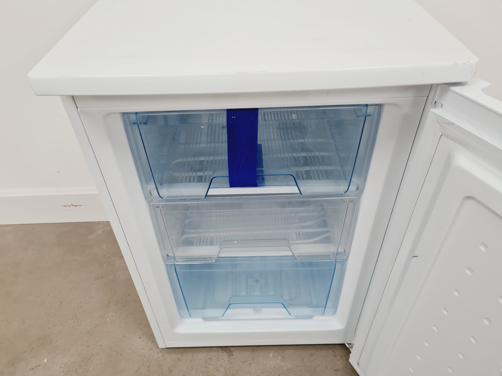 Image of LEC+ Model No. ISU1111 Laboratory Medical Freezer Lab