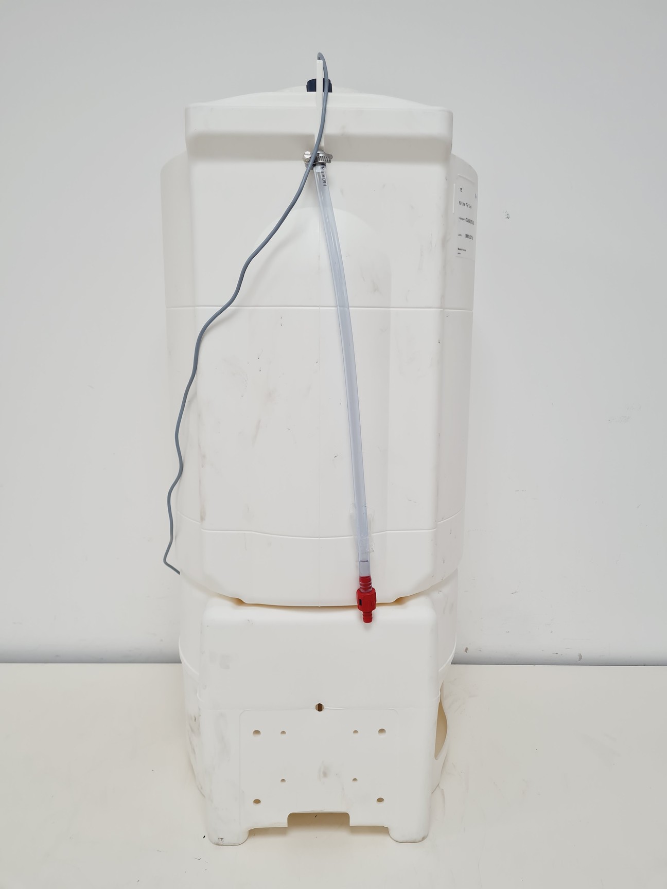 Image of Elix Advantage 5 Water Purification System + Millipore 60 Litre PE060 Tank Lab