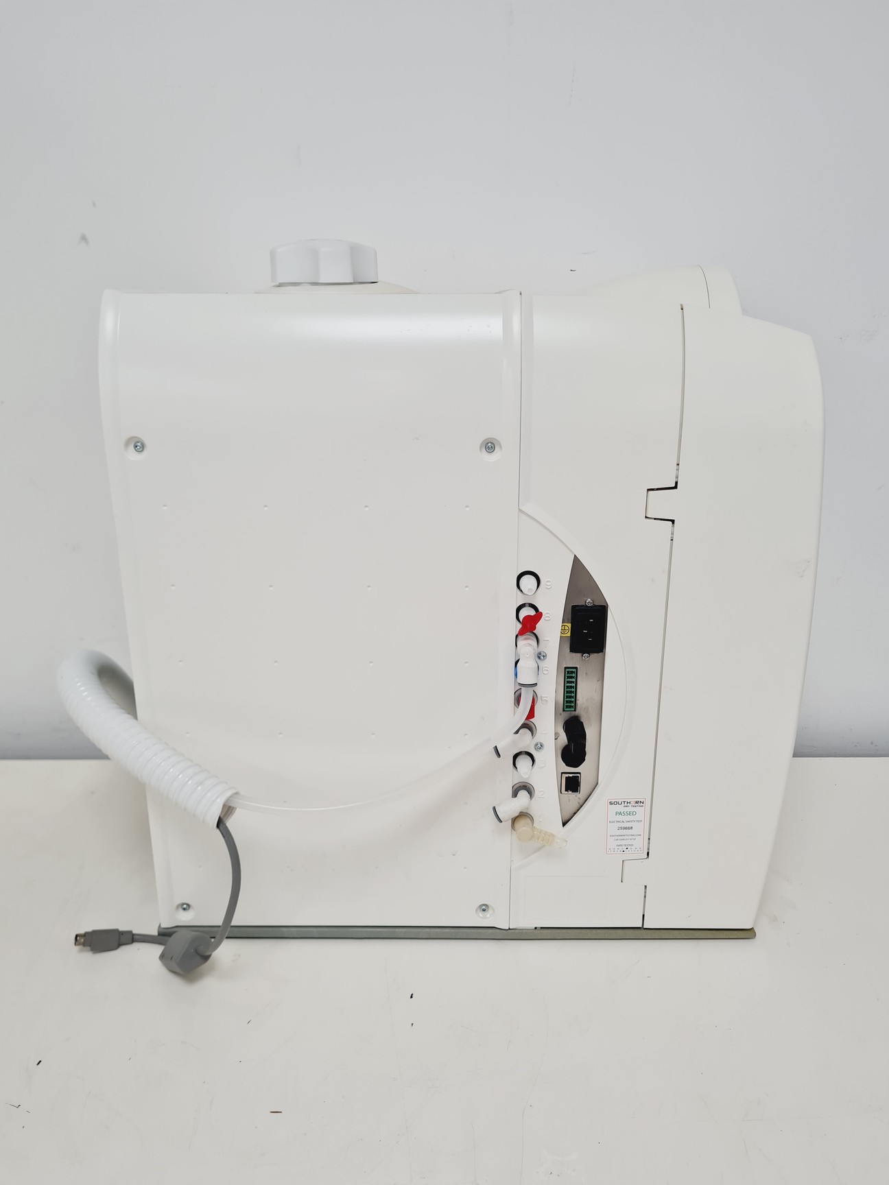 Image of Elix Advantage 5 Water Purification System + Millipore 60 Litre PE060 Tank Lab