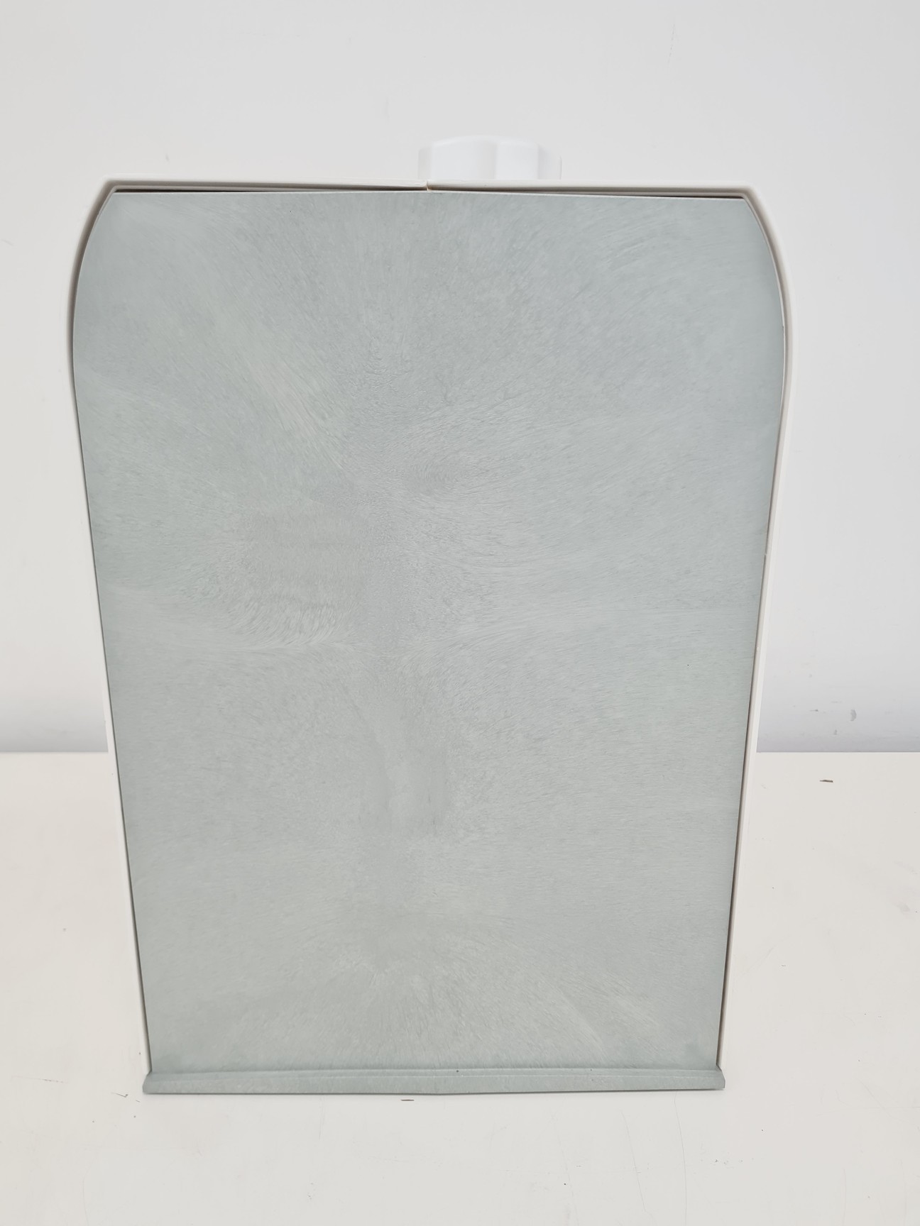 Image of Elix Advantage 5 Water Purification System + Millipore 60 Litre PE060 Tank Lab