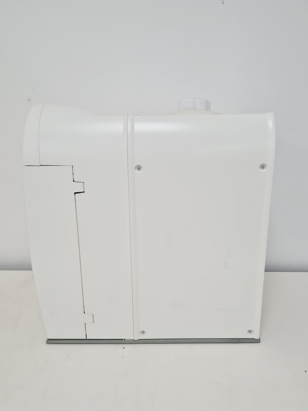 Image of Elix Advantage 5 Water Purification System + Millipore 60 Litre PE060 Tank Lab