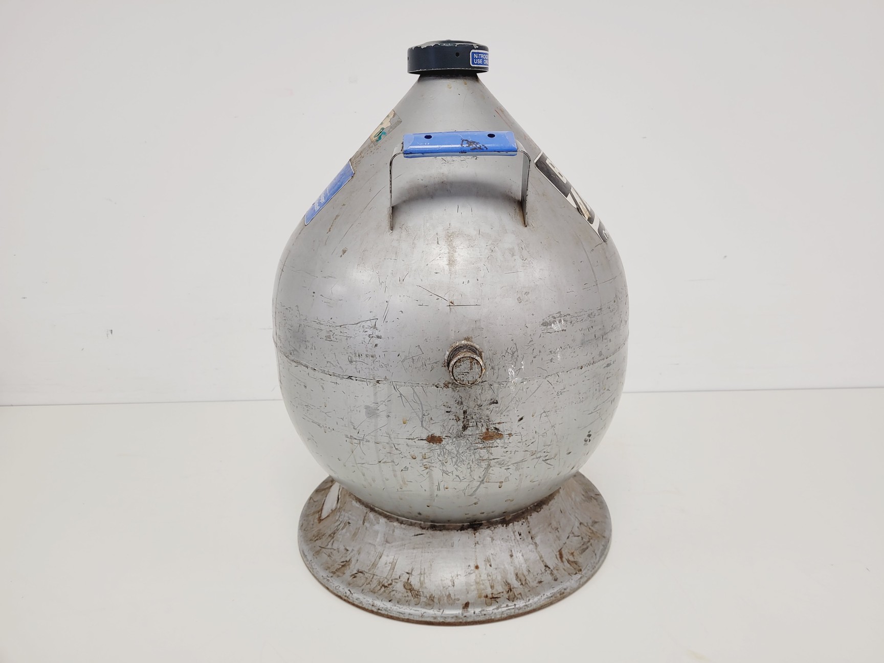 Image of BOC Cryoproducts Liquid Nitrogen Dewar with Trolley
