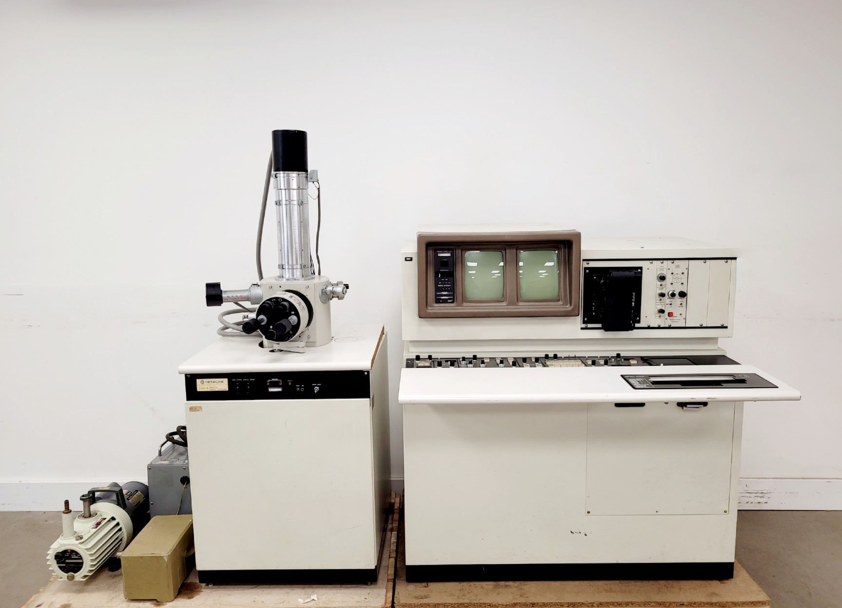 Image of Hitachi S-520 Scanning Electron Microscope System - Spares/Repair Lab
