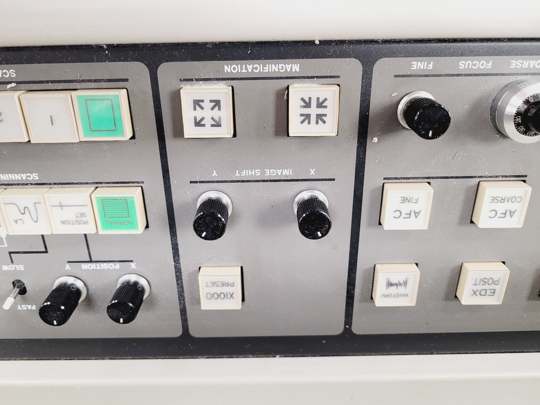 Image of Hitachi S-520 Scanning Electron Microscope System - Spares/Repair Lab