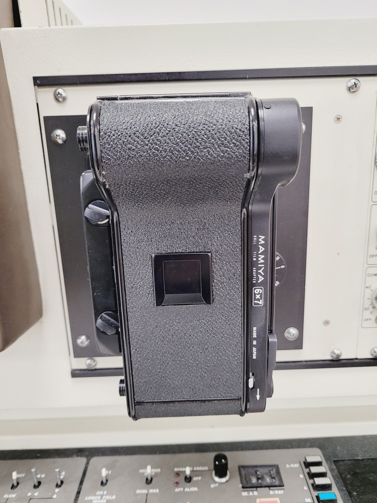Image of Hitachi S-520 Scanning Electron Microscope System - Spares/Repair Lab