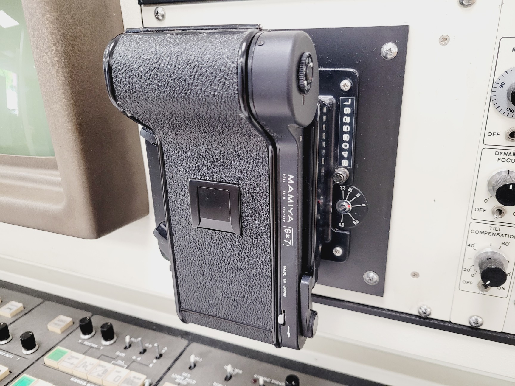 Image of Hitachi S-520 Scanning Electron Microscope System - Spares/Repair Lab