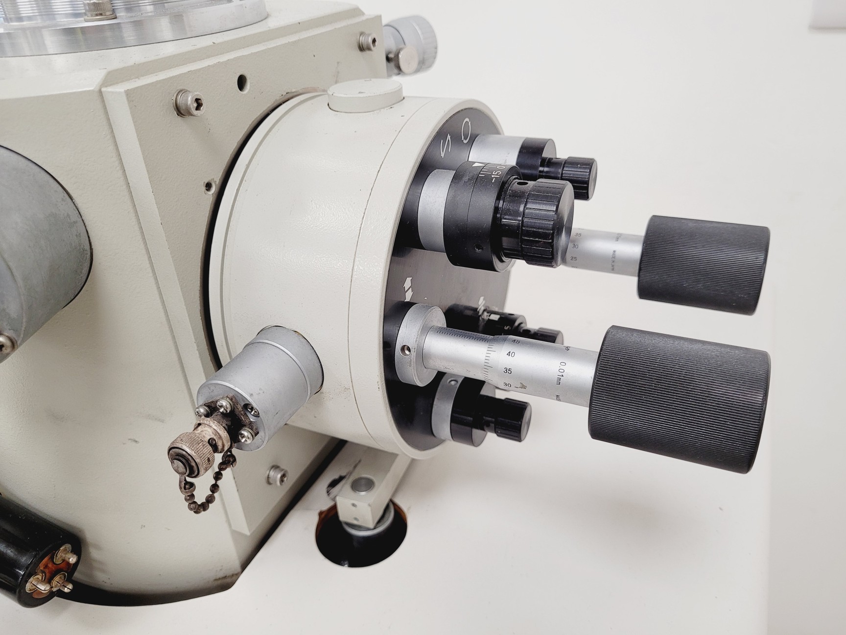 Image of Hitachi S-520 Scanning Electron Microscope System - Spares/Repair Lab