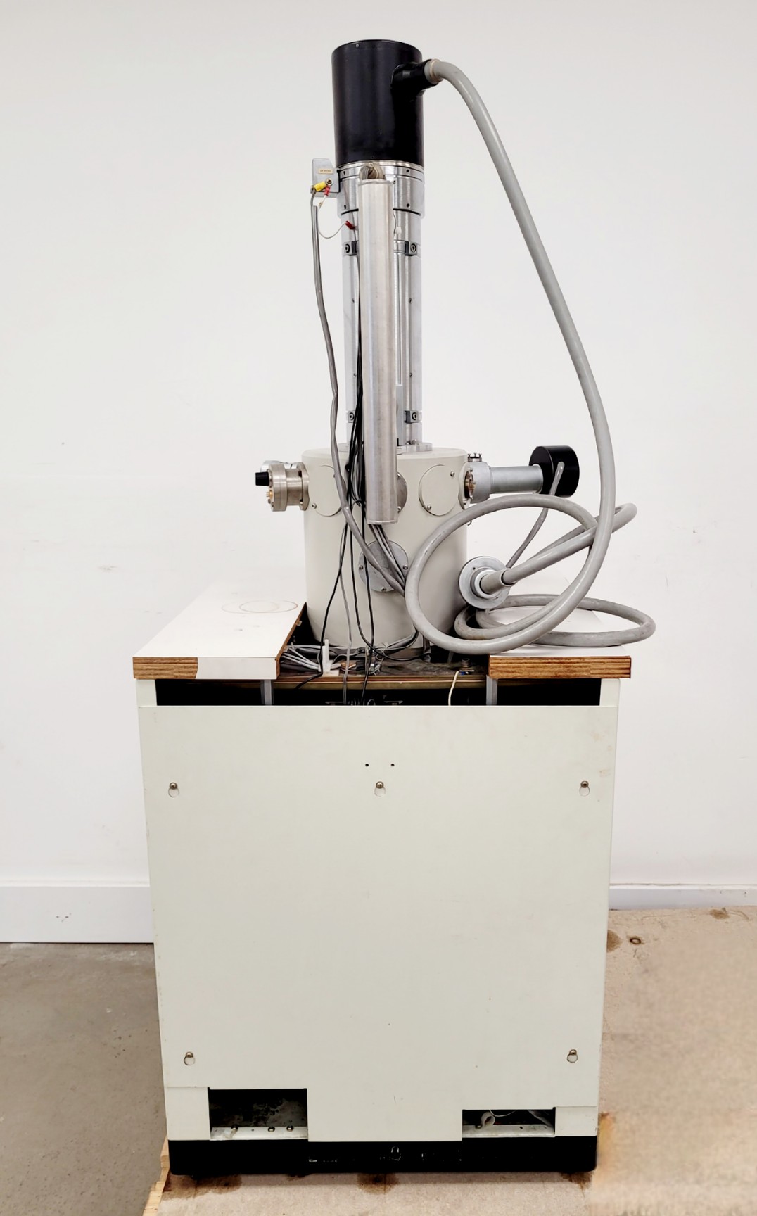 Image of Hitachi S-520 Scanning Electron Microscope System - Spares/Repair Lab