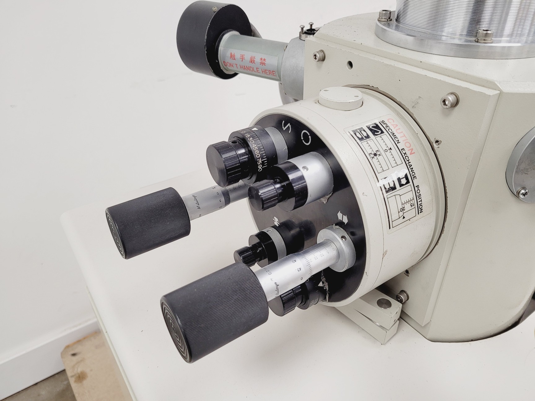 Image of Hitachi S-520 Scanning Electron Microscope System - Spares/Repair Lab