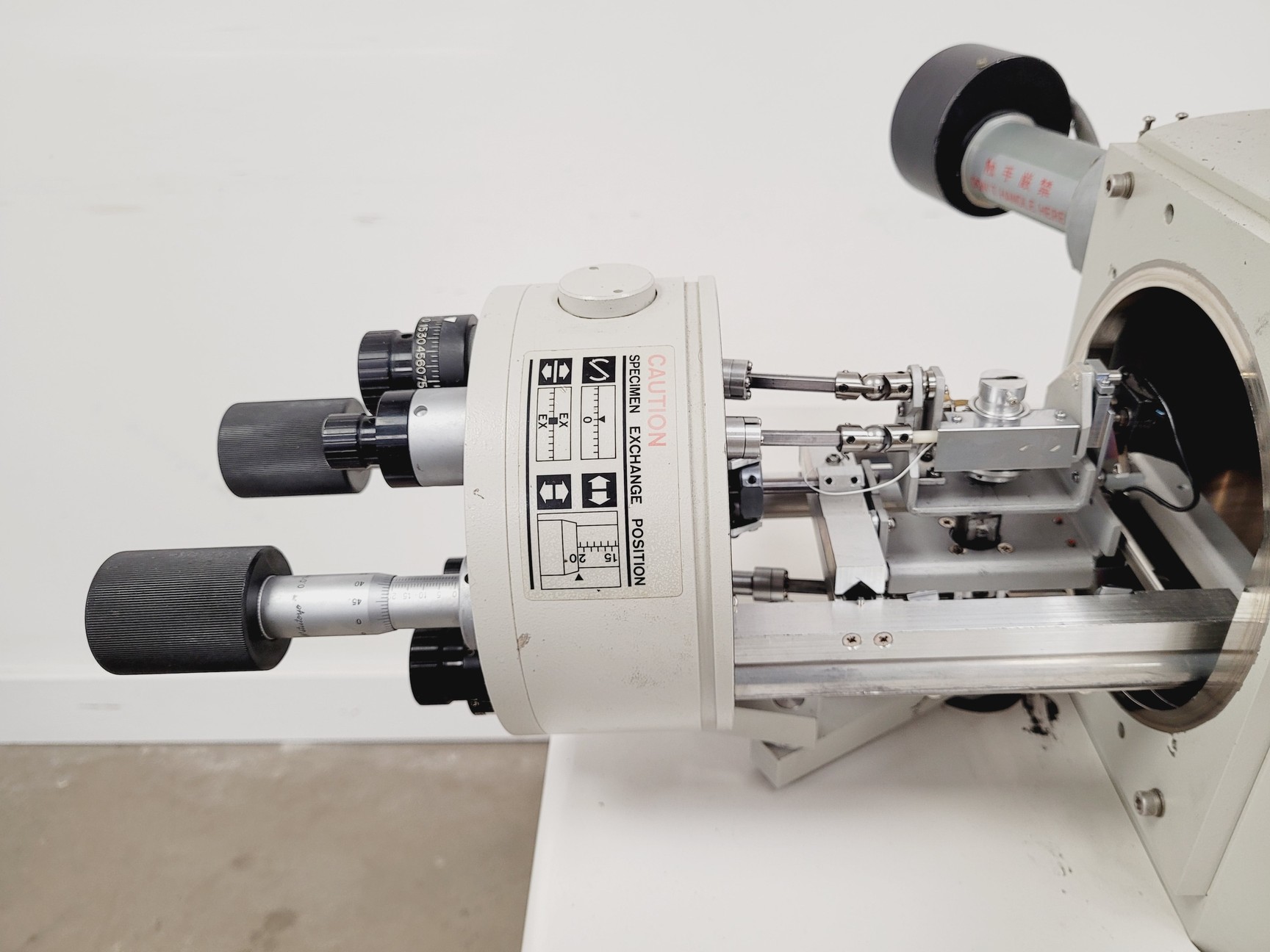 Image of Hitachi S-520 Scanning Electron Microscope System - Spares/Repair Lab