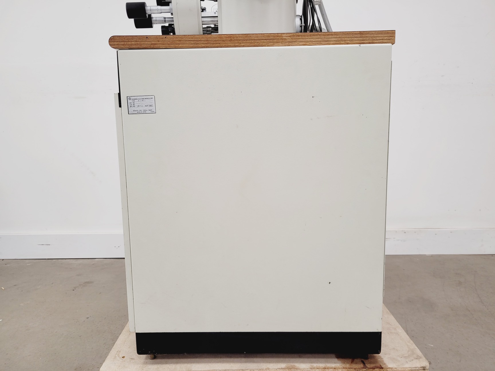 Image of Hitachi S-520 Scanning Electron Microscope System - Spares/Repair Lab
