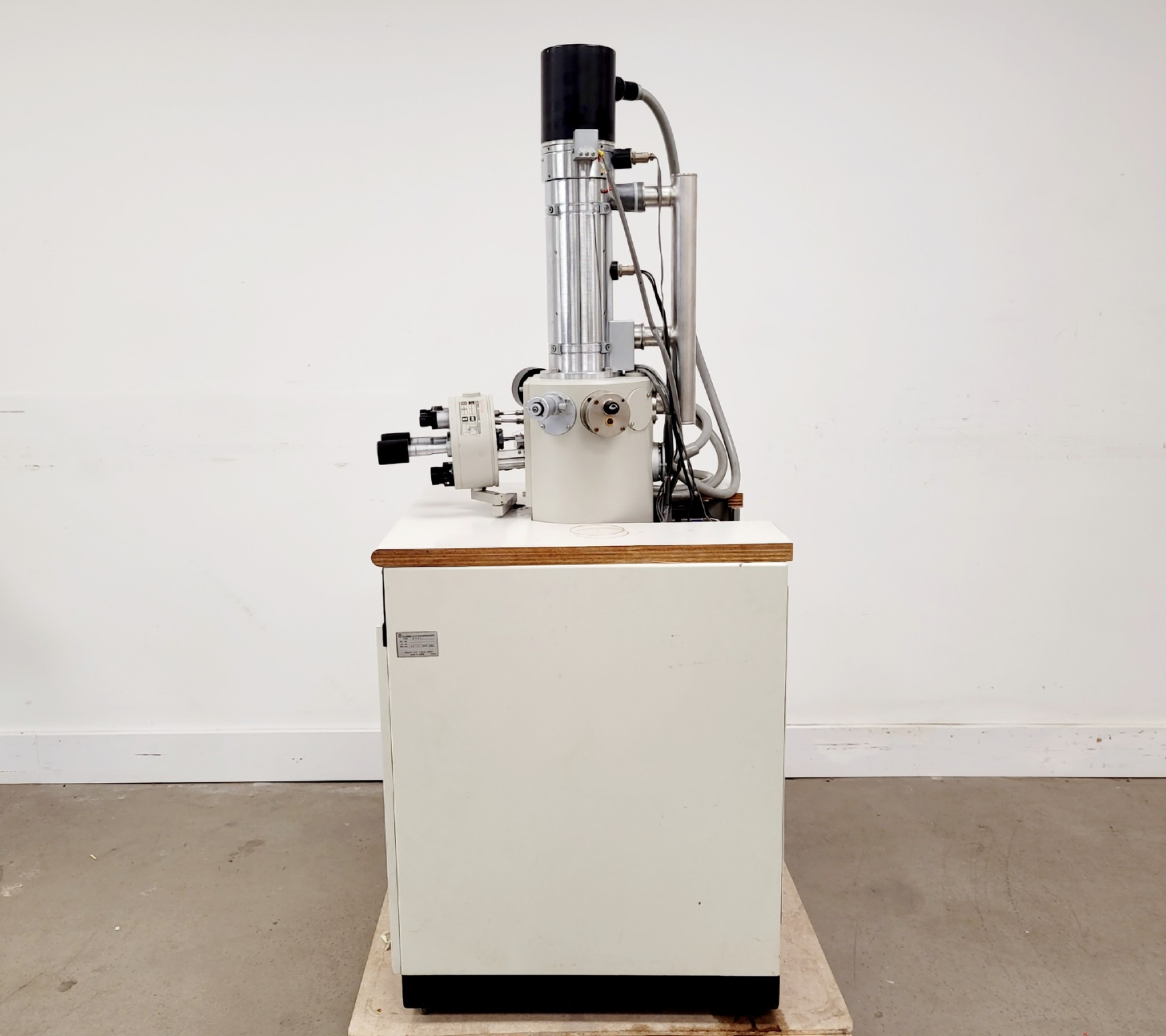 Image of Hitachi S-520 Scanning Electron Microscope System - Spares/Repair Lab