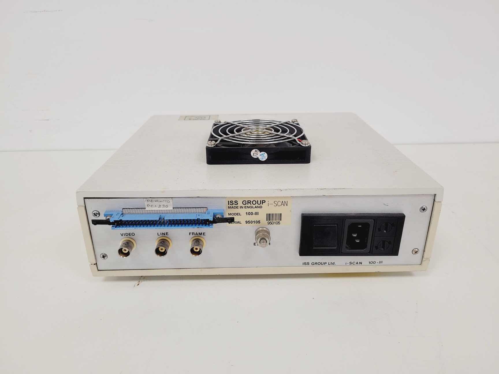 Image of Hitachi S-520 Scanning Electron Microscope System - Spares/Repair Lab