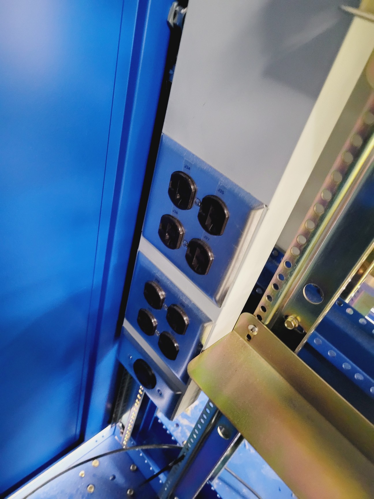 Image of Amco Modular Enclosures Cabinet SVT Associates Molecular Beam Epitaxy 