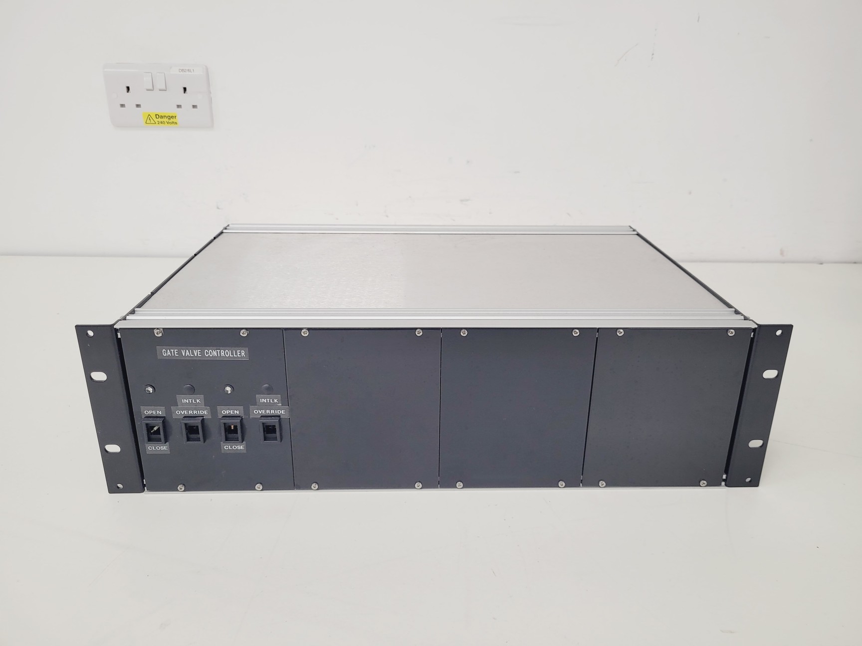 Image of Amco Modular Enclosures Cabinet SVT Associates Molecular Beam Epitaxy 