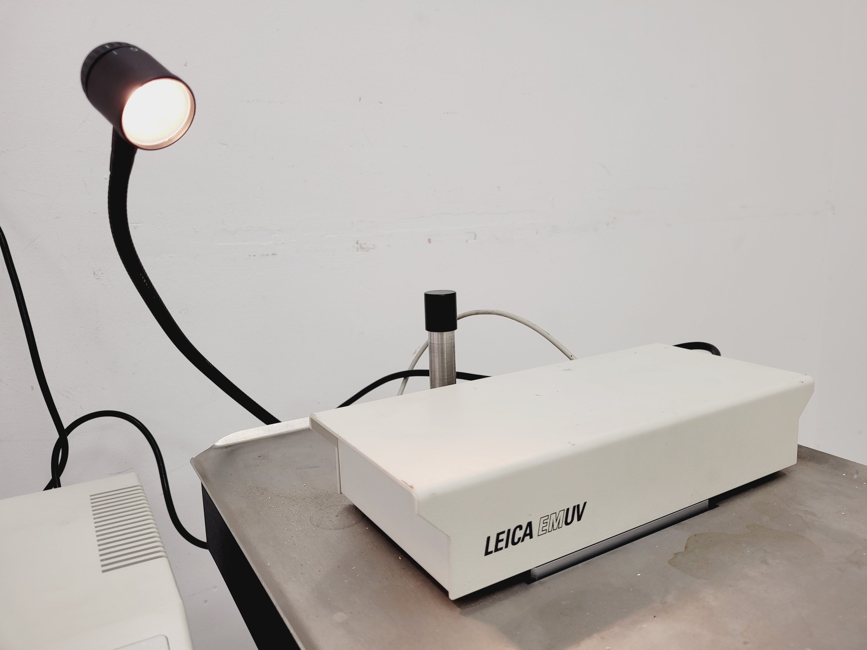 Image of LEICA EM-AFS Low Temperature Embedding System Type: 702701 w/EMUV & Dewar