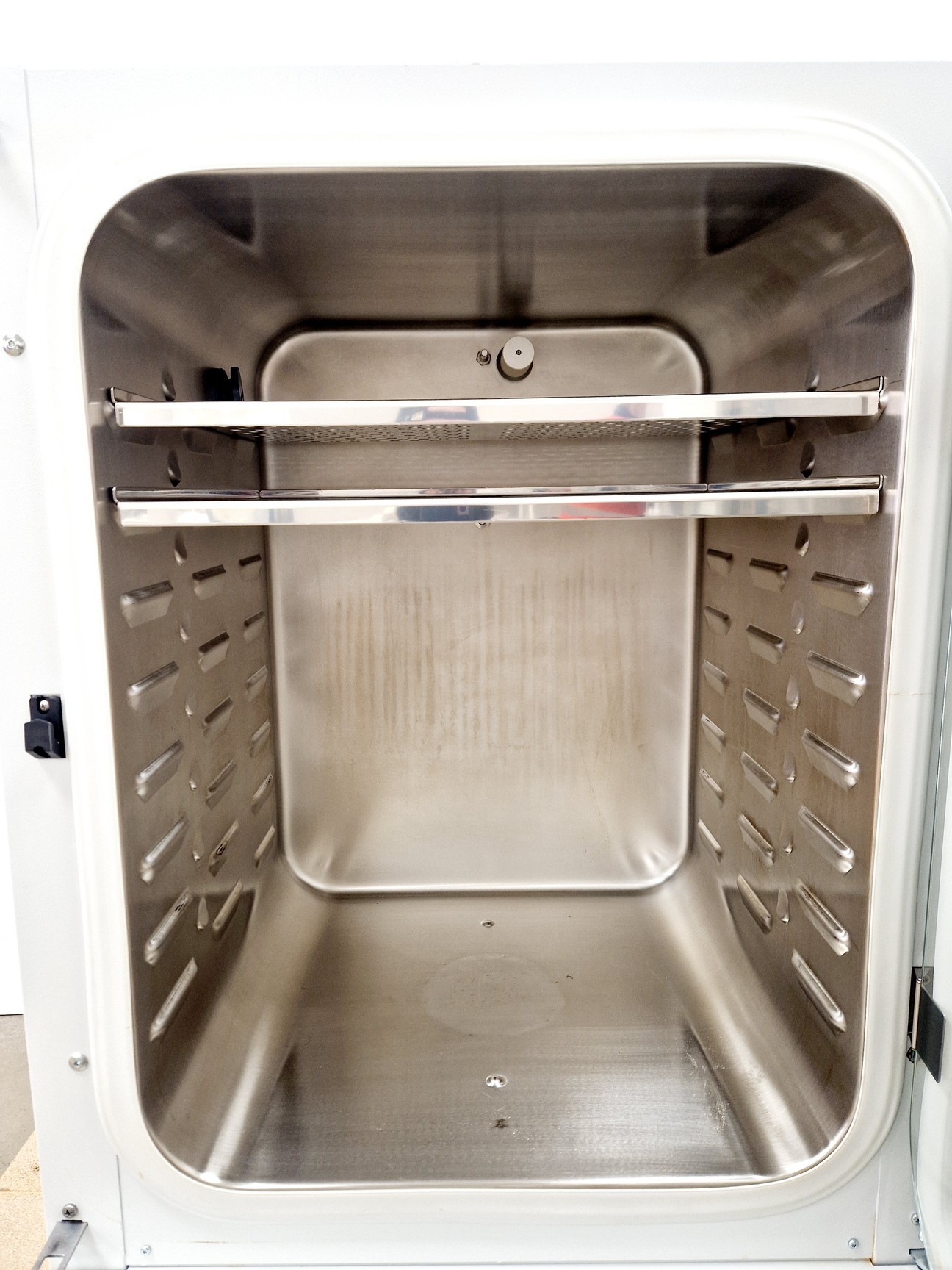 Image of Binder CB 220 CO2 Laboratory Incubator Lab