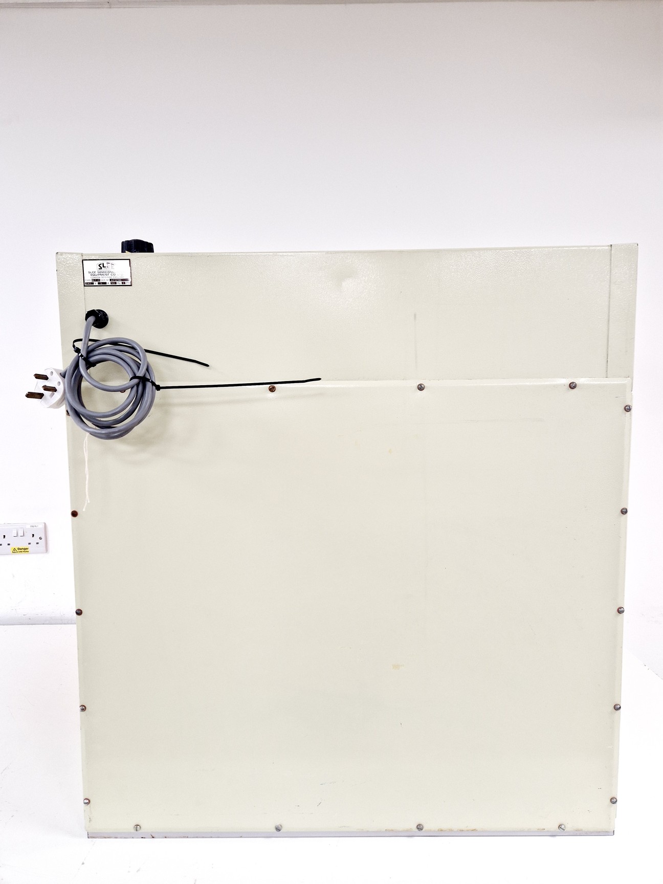 Image of Slee Laminar Flow Cabinet HLF-H Spares/Repair Lab