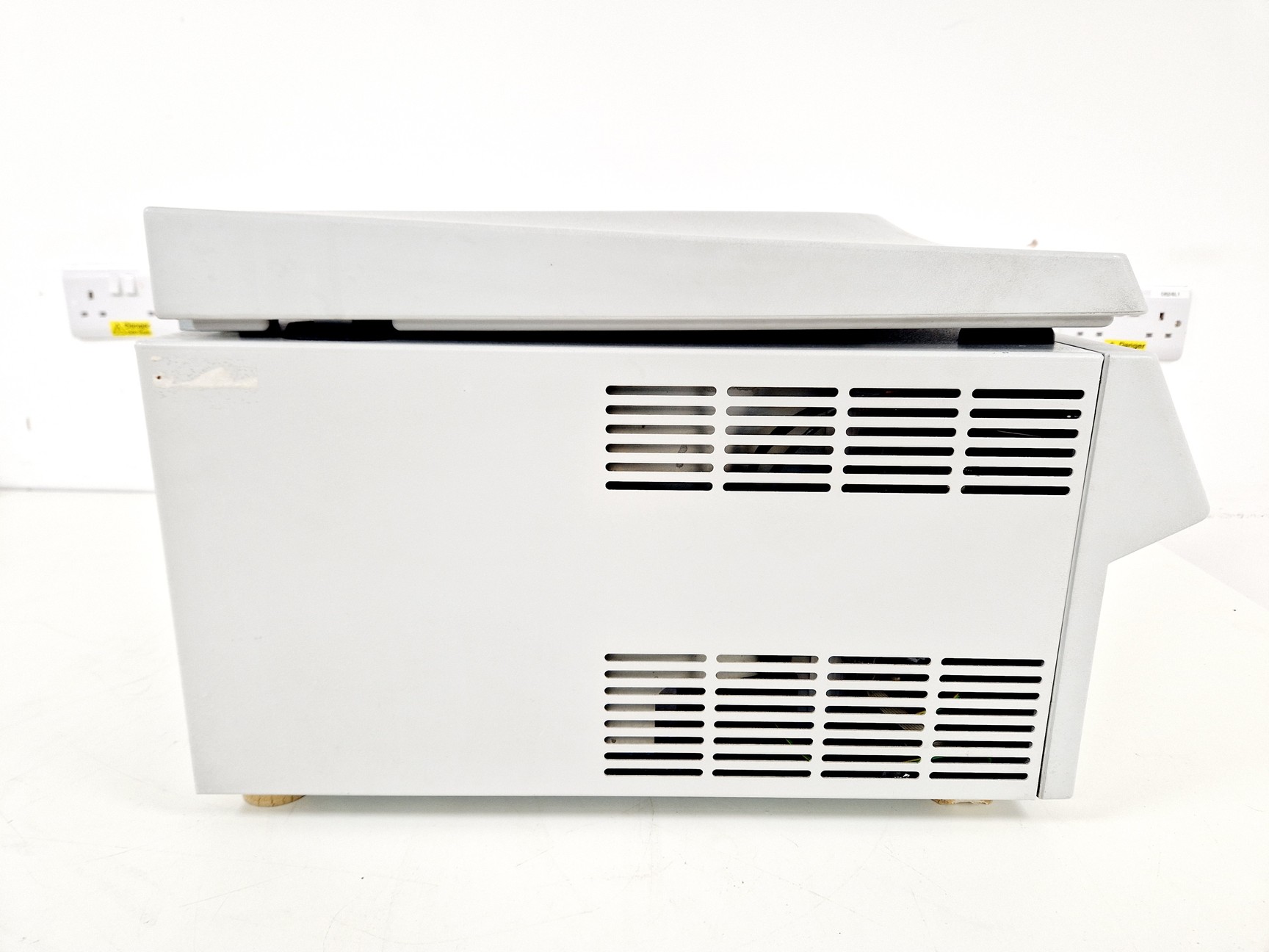 Image of Eppendorf BenchTop Centrifuge 5804 Spares/Repair Lab