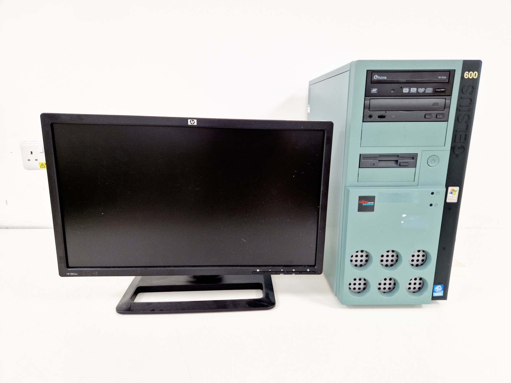 Image of Zeiss Axiovert M 100 Microscope System with LSM510 META & Lasos Laser Setup Lab