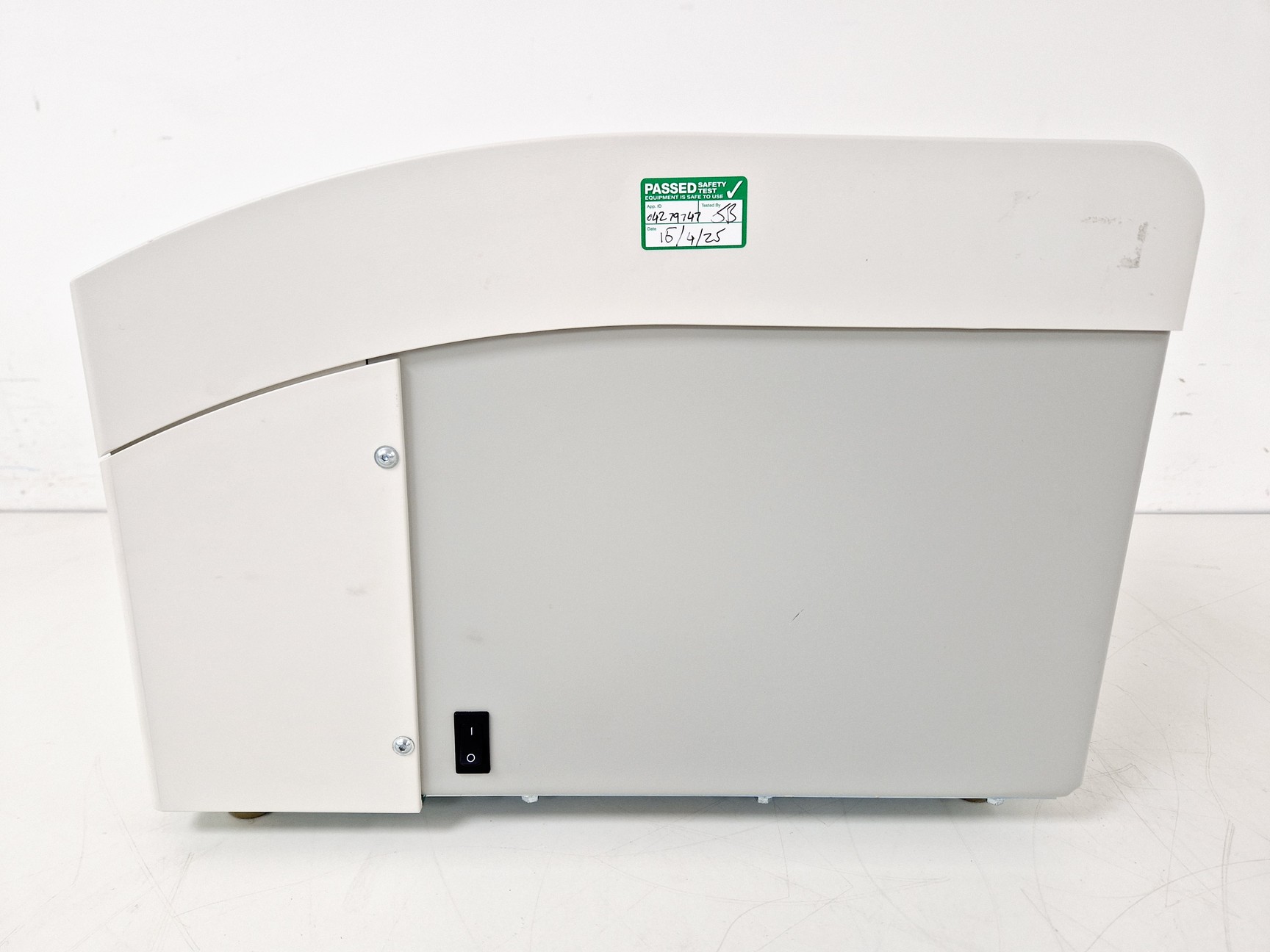 Image of Sigma 2-6E Benchtop Centrifuge w/ 11070 Swing-Out Rotor with 4 x Bucket Lab