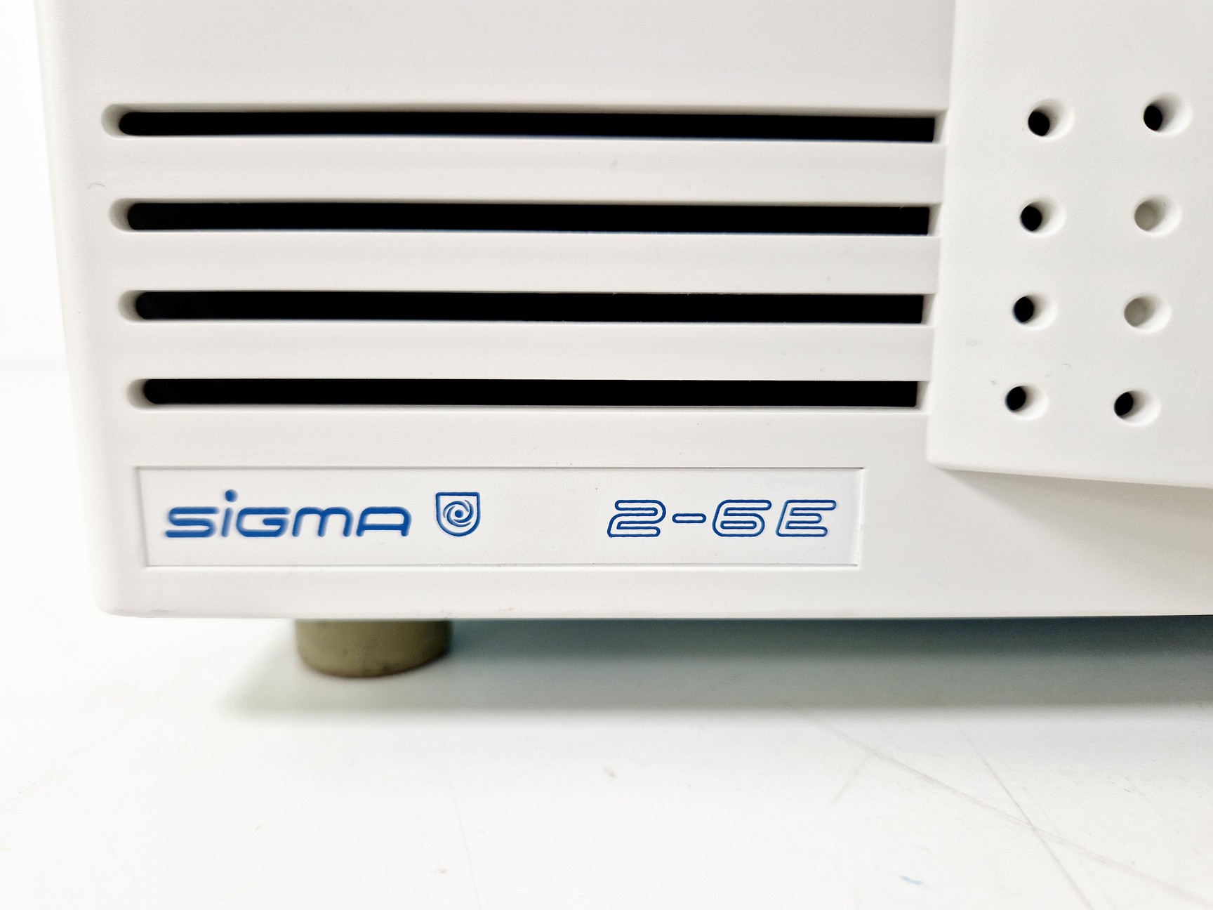 Image of Sigma 2-6E Benchtop Centrifuge w/ 11070 Swing-Out Rotor with 4 x Bucket Lab