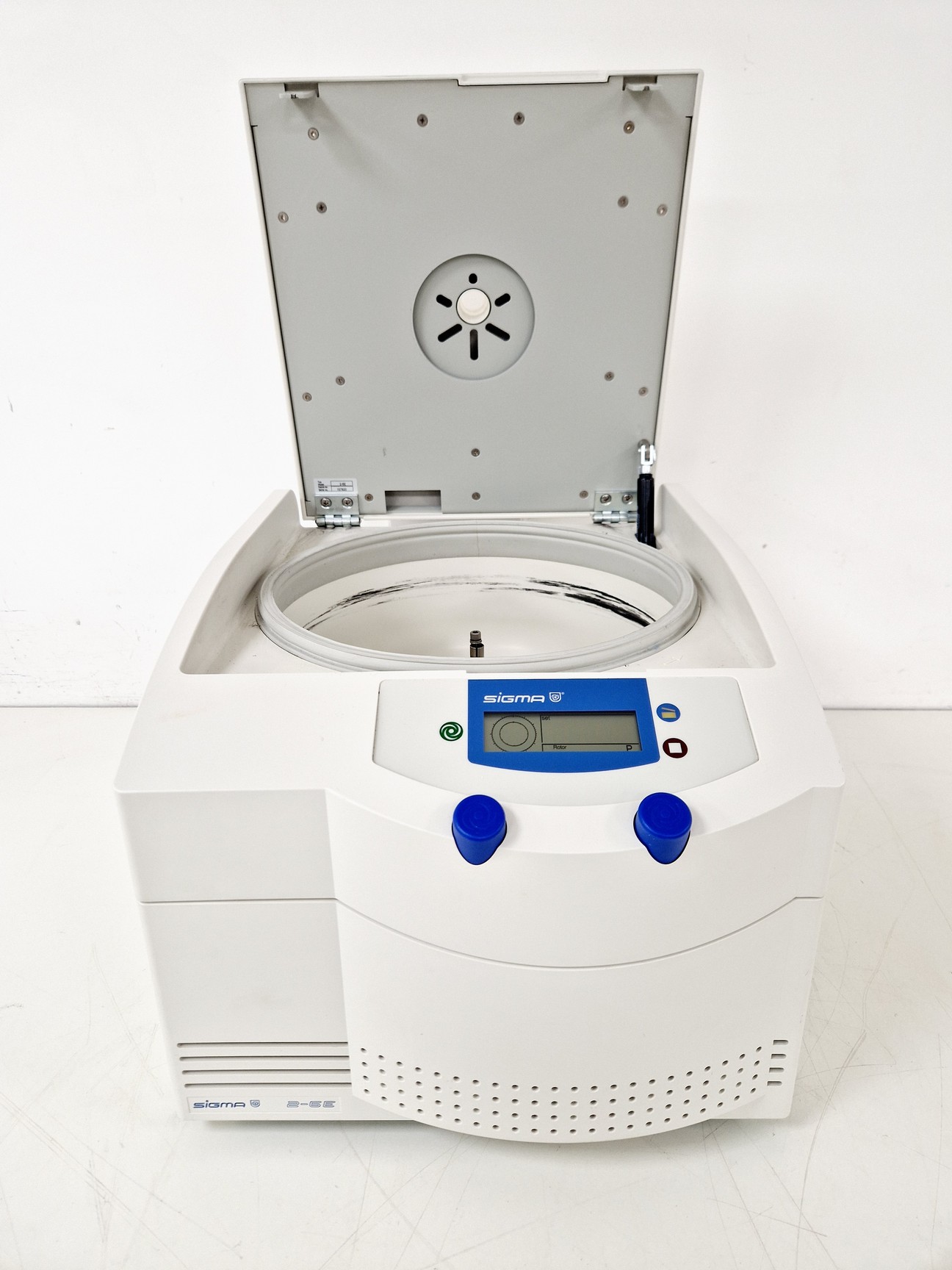 Image of Sigma 2-6E Benchtop Centrifuge w/ 11070 Swing-Out Rotor with 4 x Bucket Lab