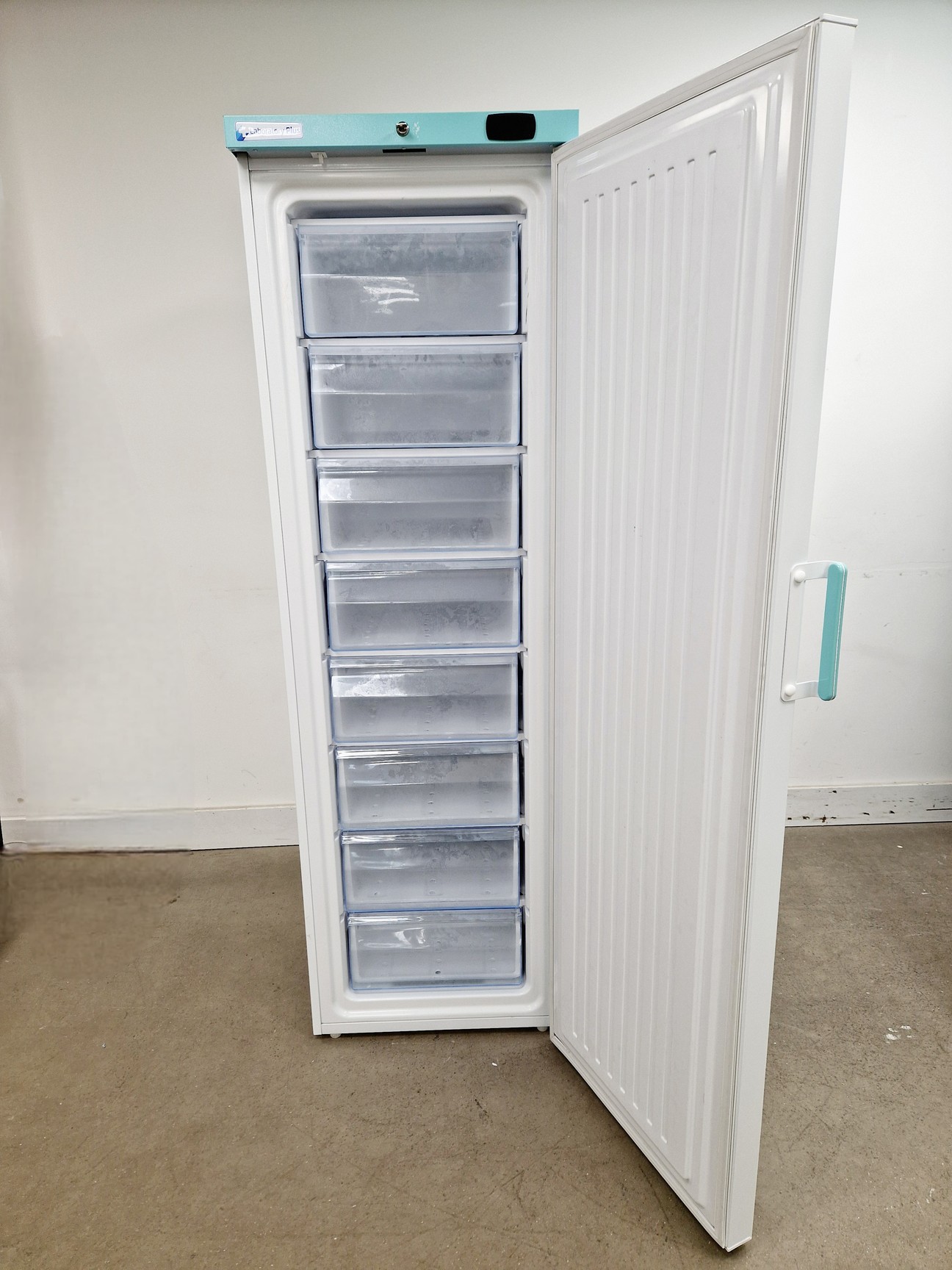 Image of LEC Model Medical LSFSF312BT Laboratory Freezer 