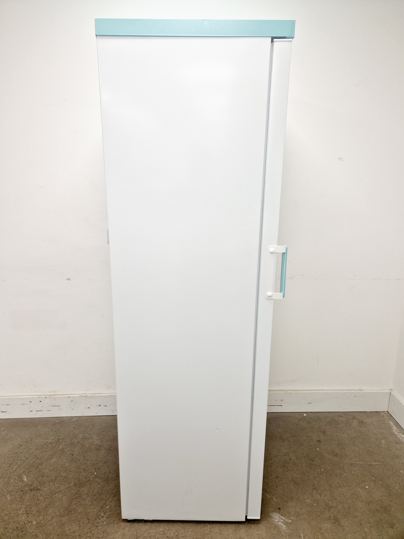 Image of LEC Medical LSFSF312BT Laboratory Freezer Lab