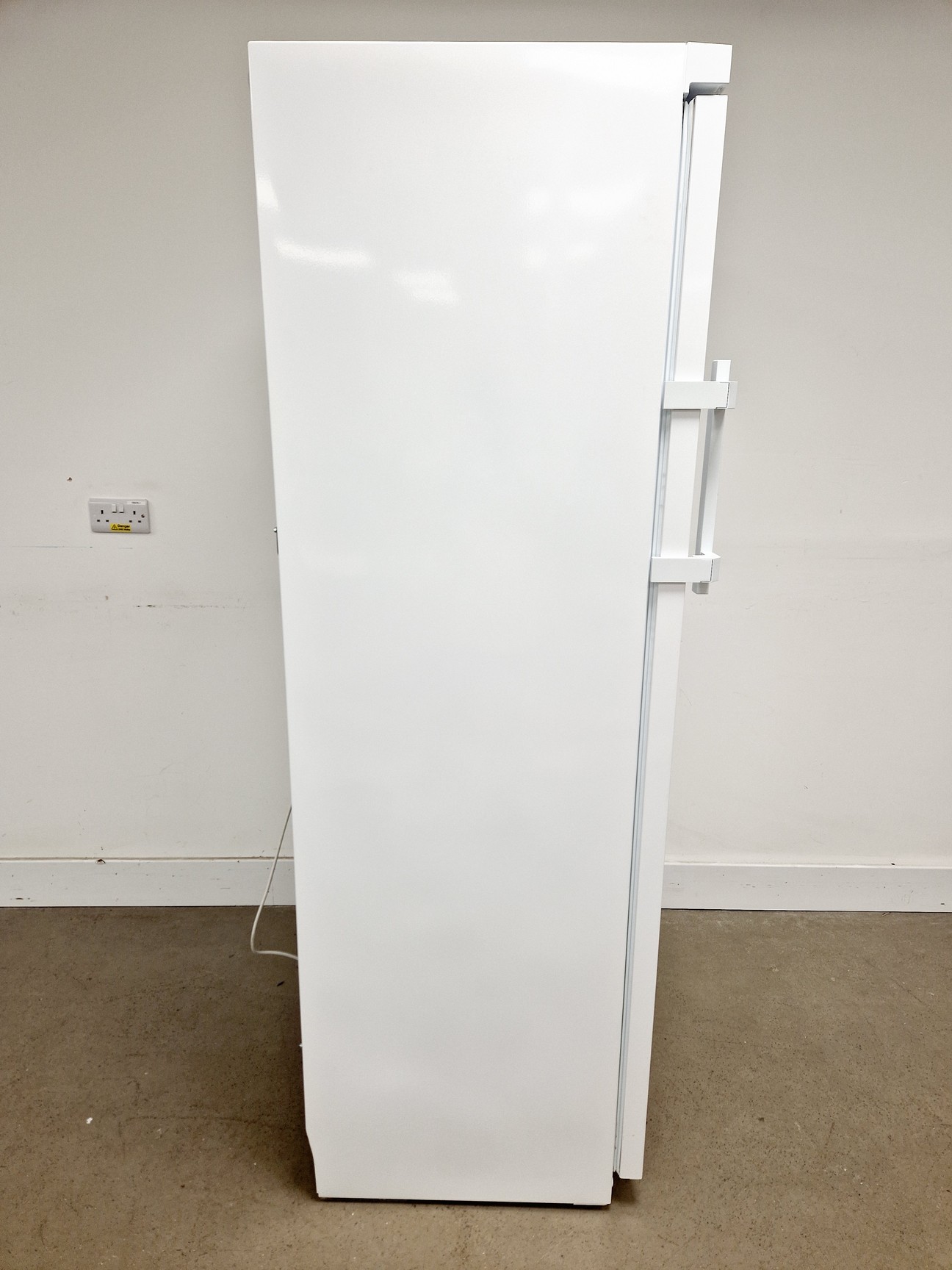 Image of Leibherr Mediline LKV Type. 3910 Fridge Lab