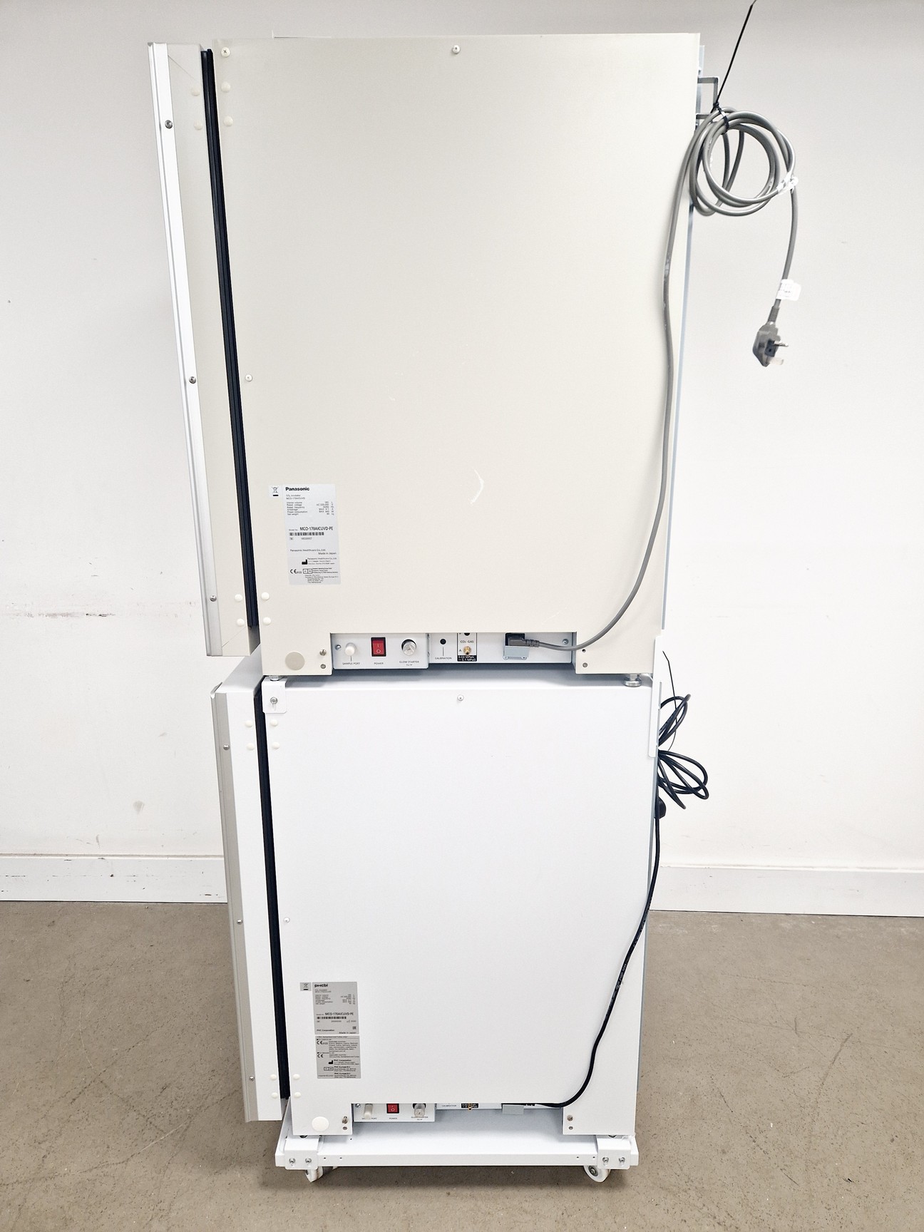 Image of MCO-170AICUVD-PE Double Stacked Co2 Laboratory Incubator 