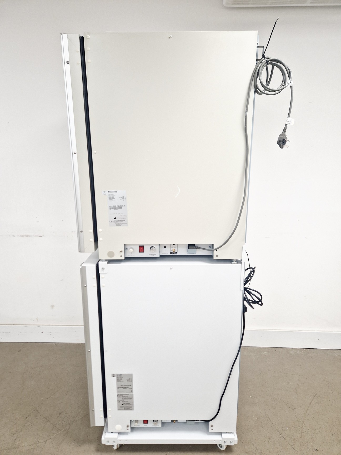 Image of MCO-170AICUVD-PE Double Stacked Co2 Laboratory Incubator 