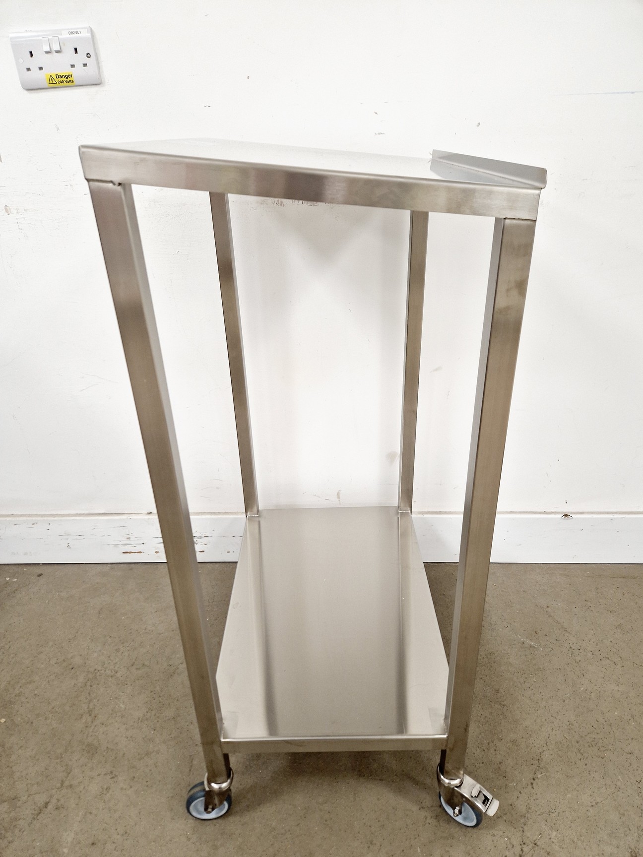 Image of Teknomek Metal Trolley L x 41 W x 60 H x 100 cm 