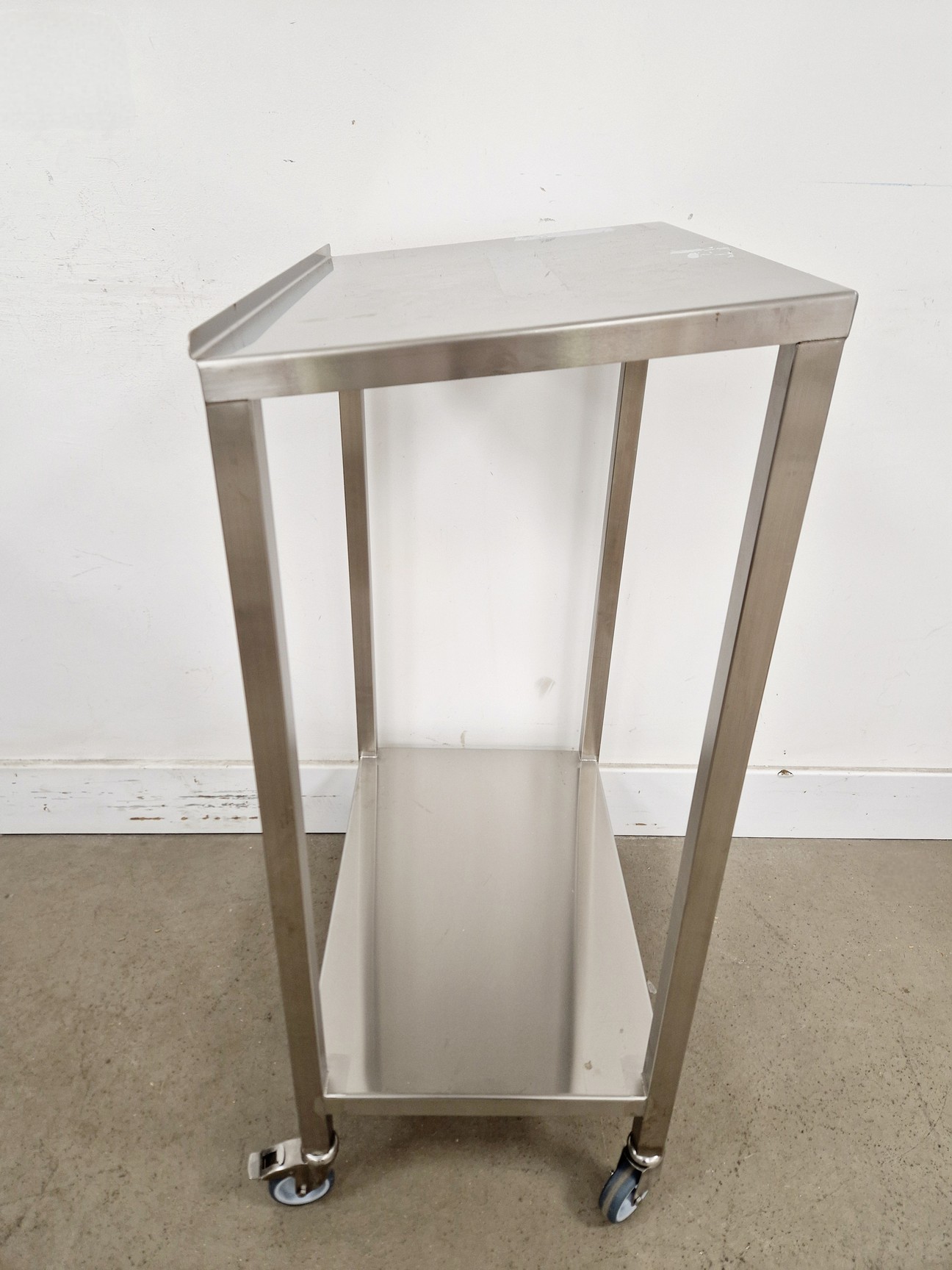Image of Teknomek Metal Trolley L x 41 W x 60 H x 100 cm 