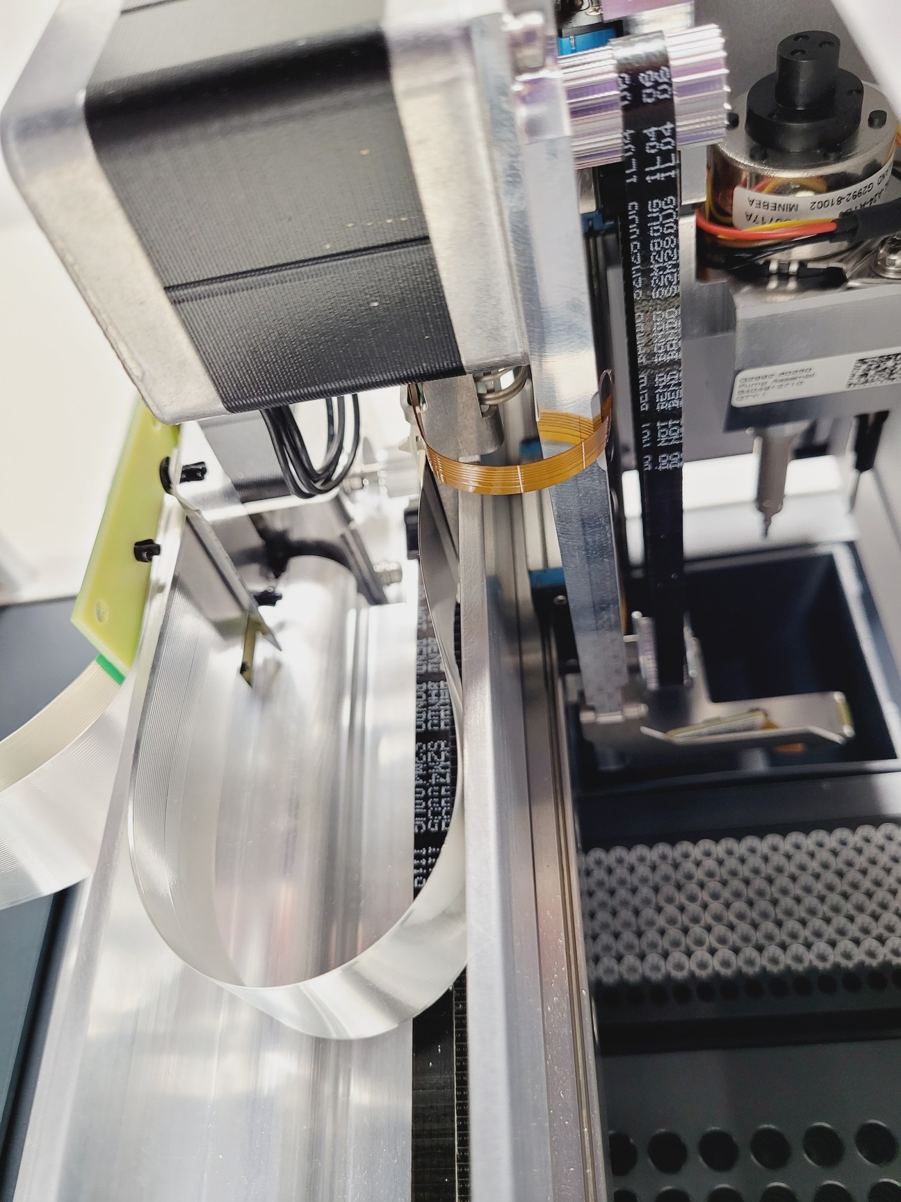 Image of Agilent 4150 TapeStation System With Laptop & Software (2021) Lab