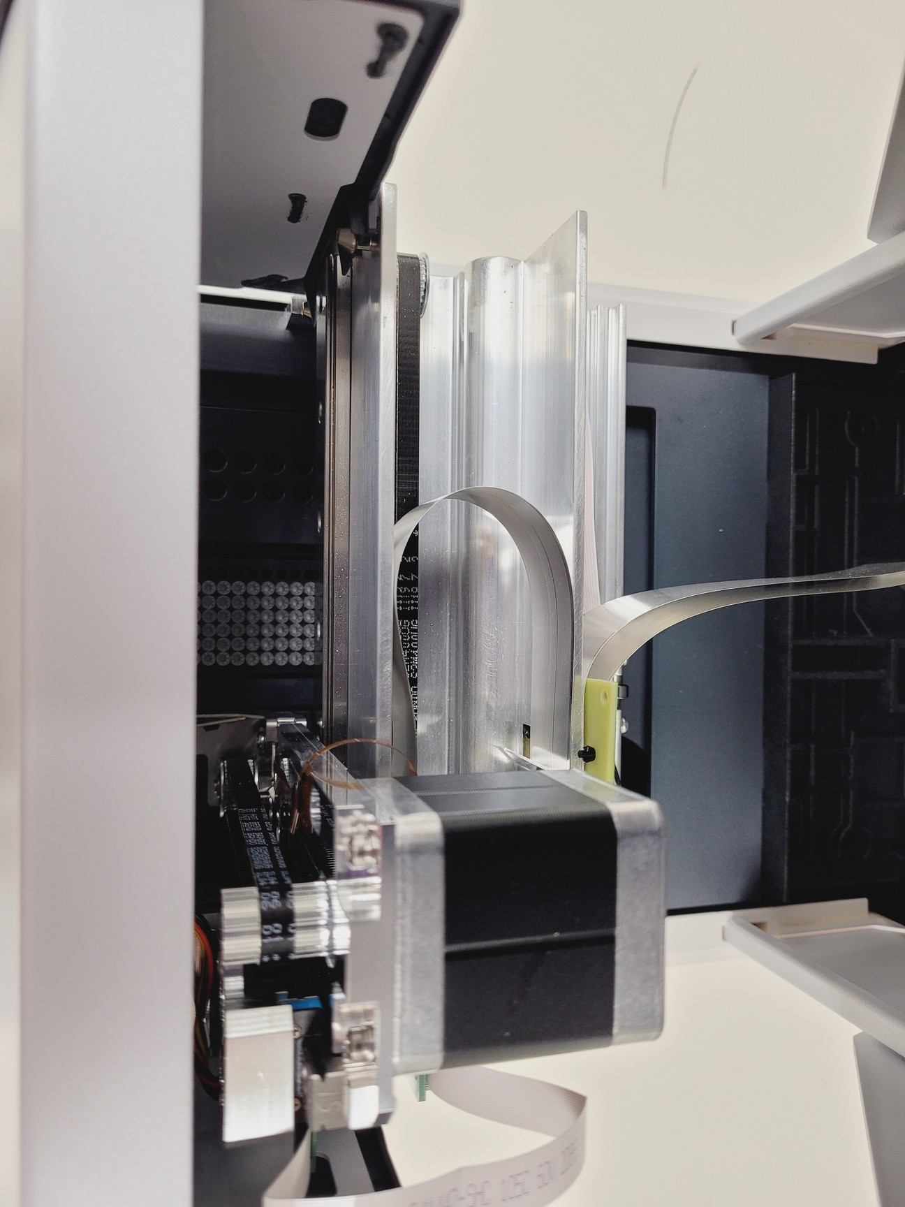 Image of Agilent 4150 TapeStation System With Laptop & Software (2021) Lab