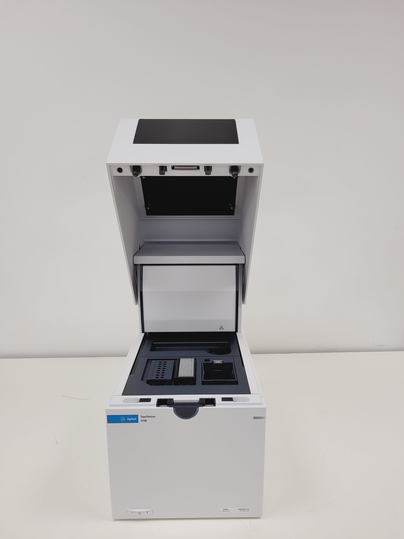 Image of Agilent 4150 TapeStation System With Laptop & Software (2021) Lab