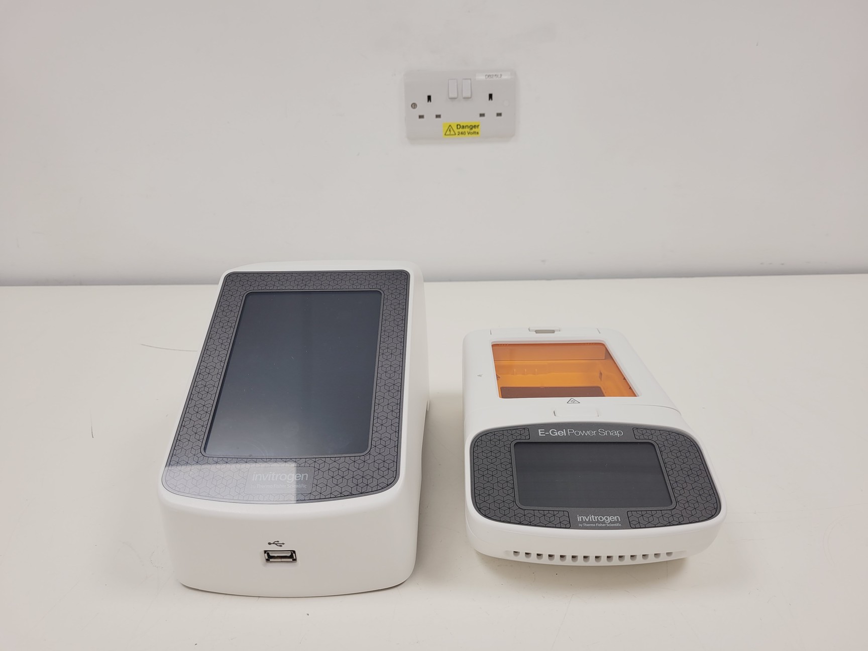 Image of Invitrogen E-Gel Power Snap Electrophoresis System