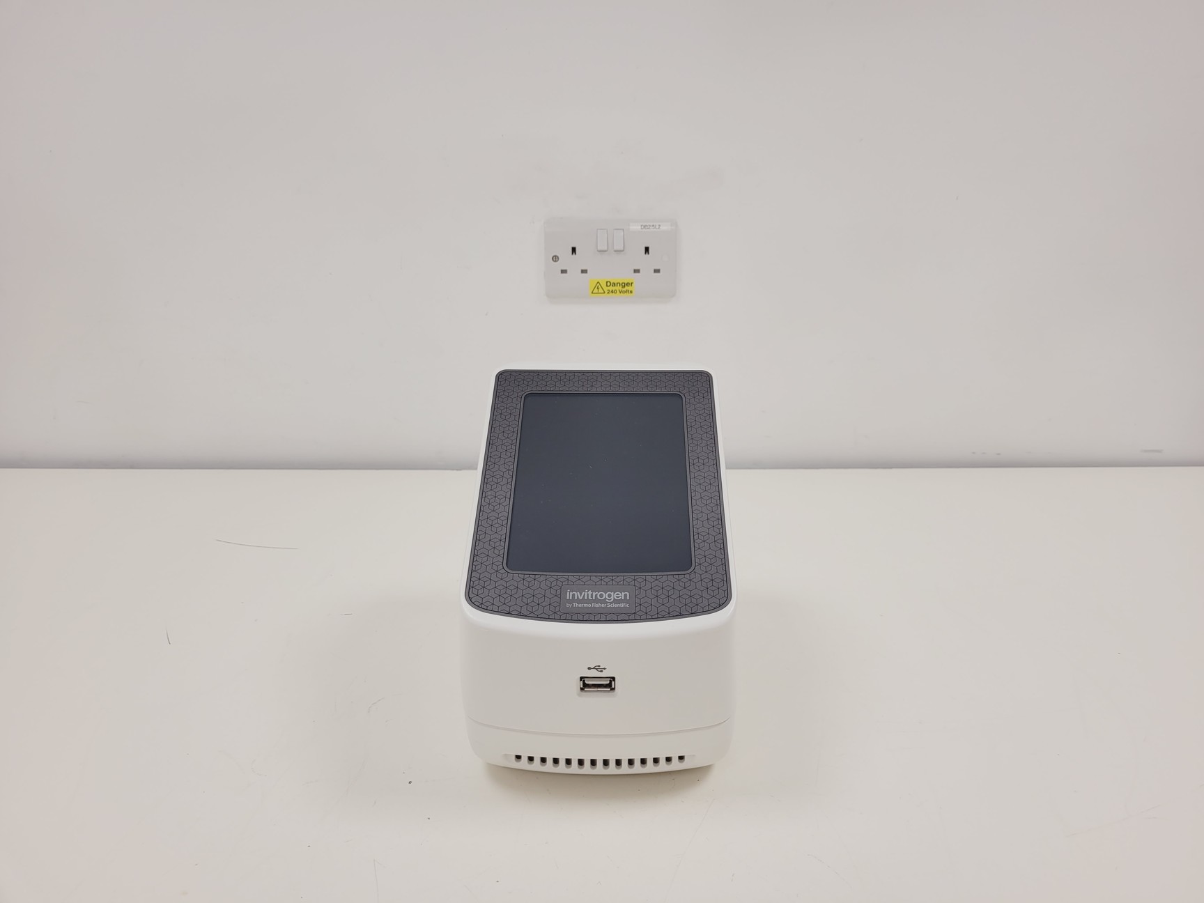 Image of Invitrogen E-Gel Power Snap Electrophoresis System