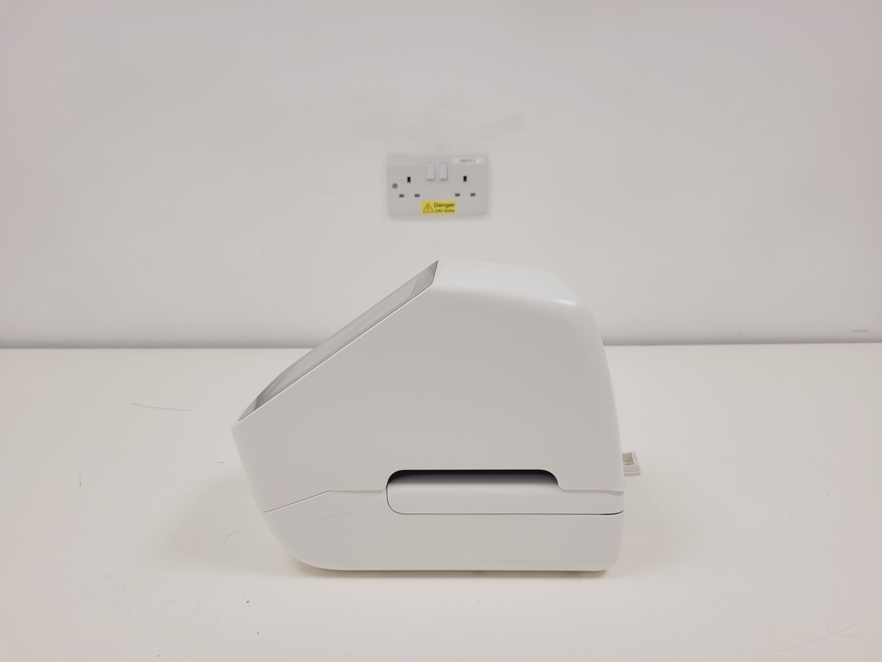 Image of Invitrogen E-Gel Power Snap Electrophoresis System