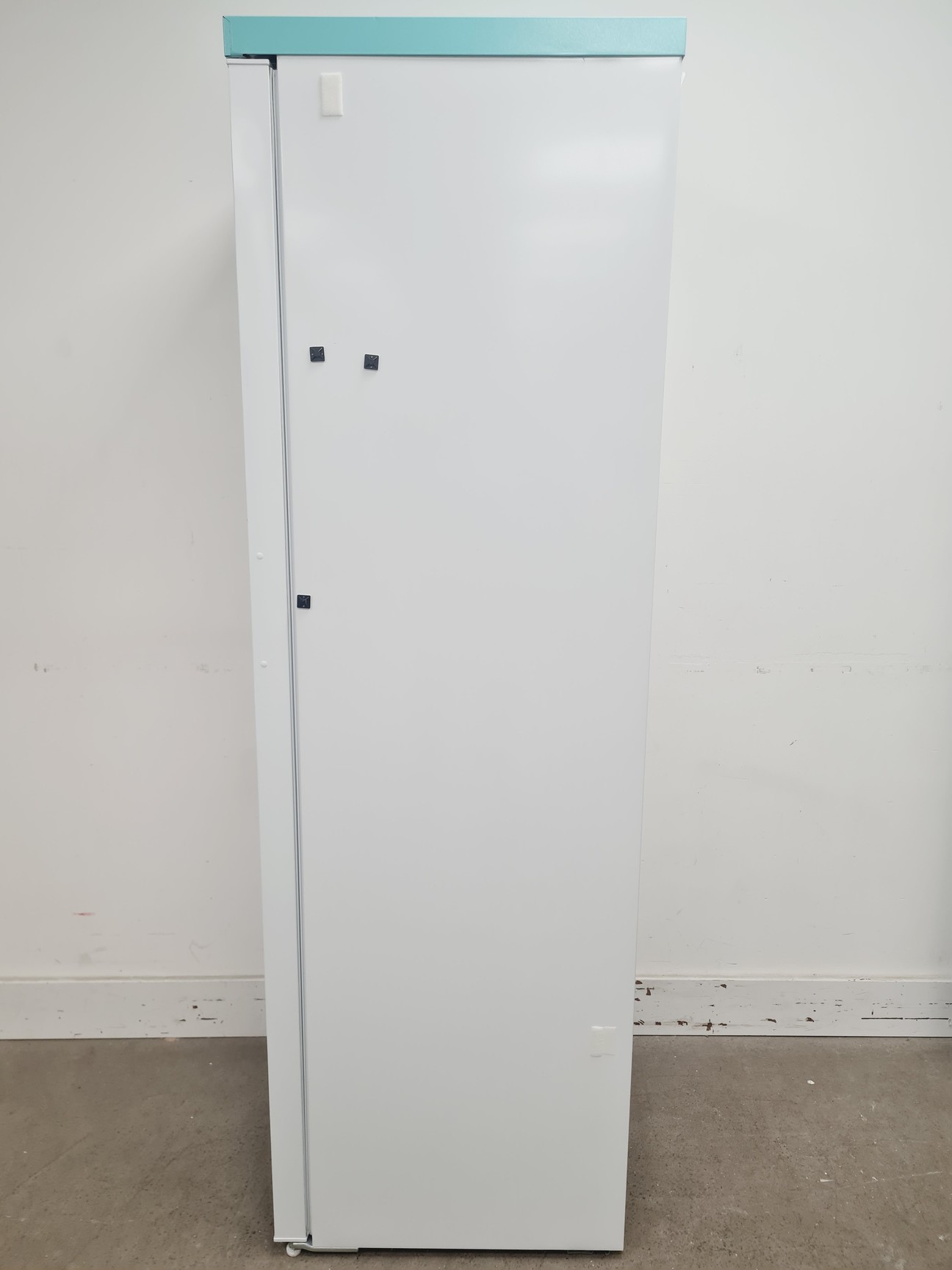 Image of LEC Medical LSFSF312BT Laboratory Freezer - Lab
