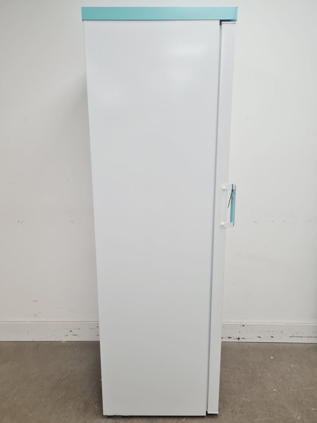 Image of LEC Medical LSFSF312BT Laboratory Freezer - Lab
