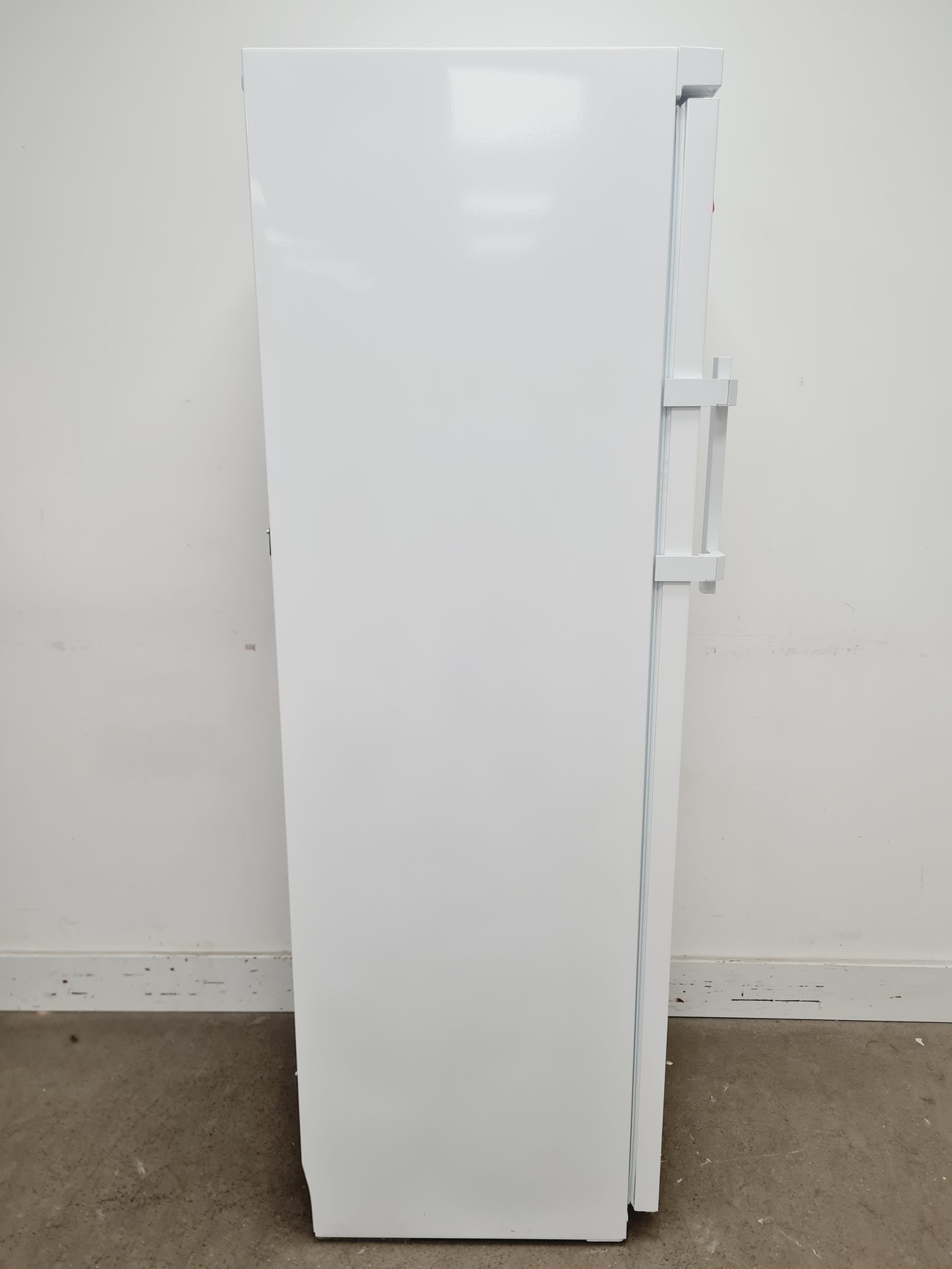 Image of  Liebherr LKv Model Type No. 3910 MediLine Lab Refrigerator