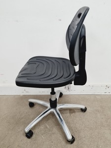 Thumbnail image of Lot Of 10 x VWR + Teknomek Adjustable Lab Chairs