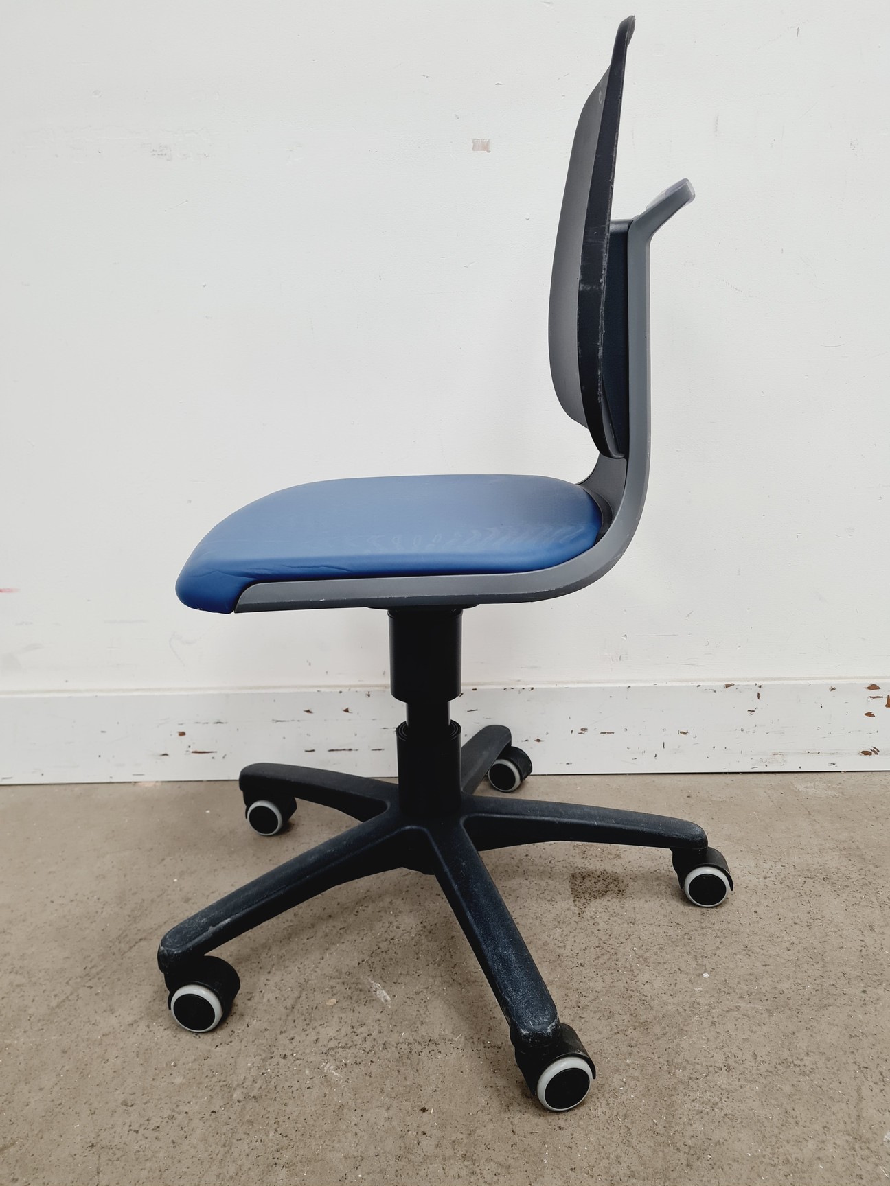 Image of Lot Of 10 x VWR + Teknomek Adjustable Lab Chairs