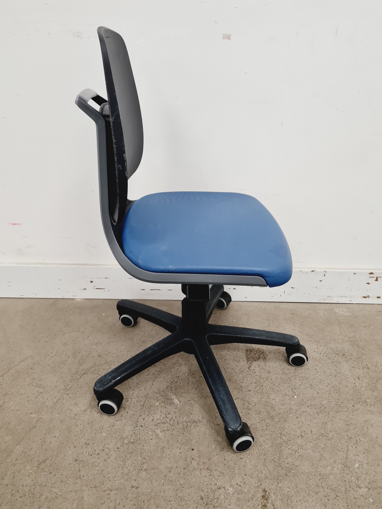 Image of Lot Of 10 x VWR + Teknomek Adjustable Lab Chairs