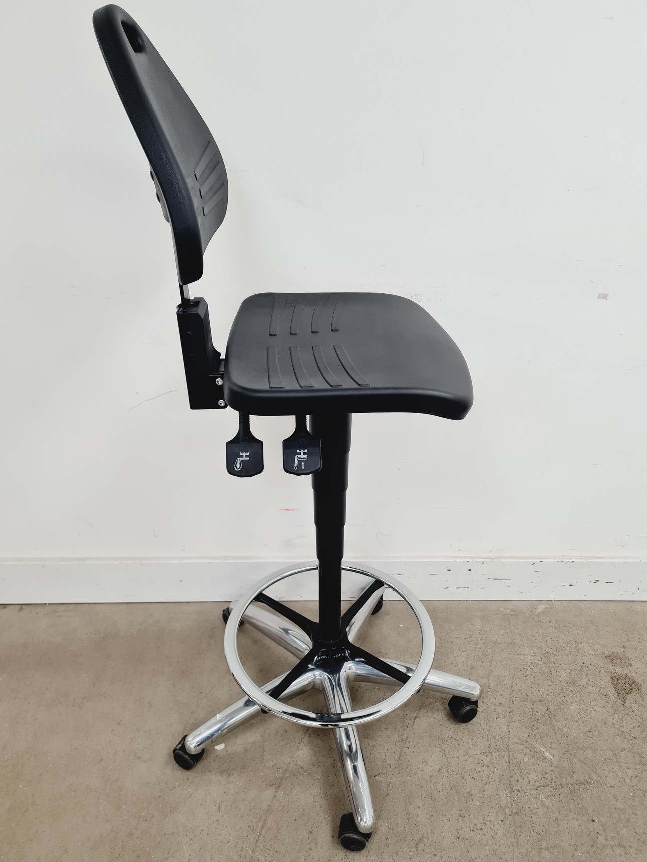 Image of Lot Of 10 x VWR + Teknomek Adjustable Lab Chairs