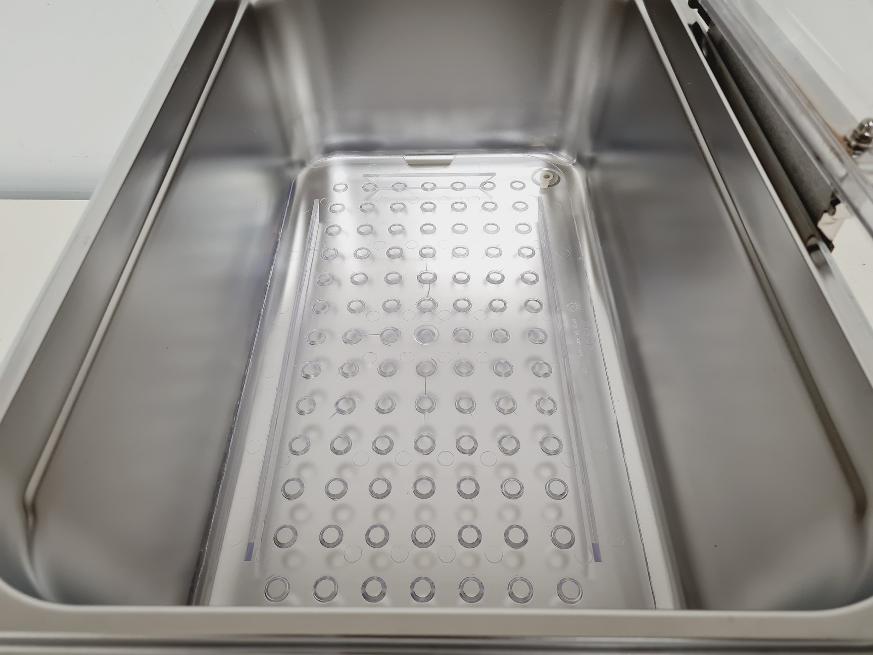 Image of VWR Unstirred VWB2 26 Water Bath 